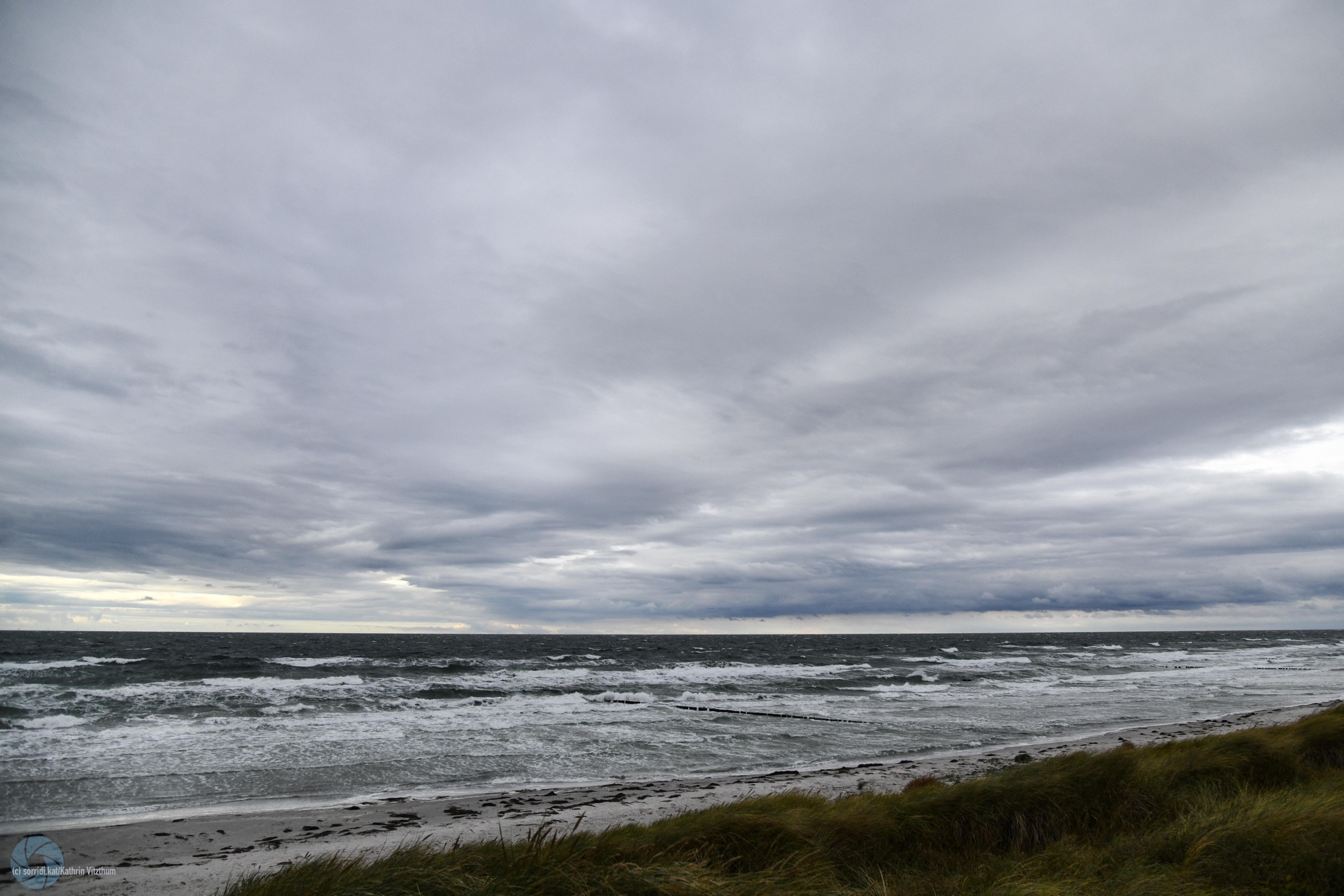 Noch deutlich ruhigerer Himmel Richtung Norden der Insel Hiddensee.