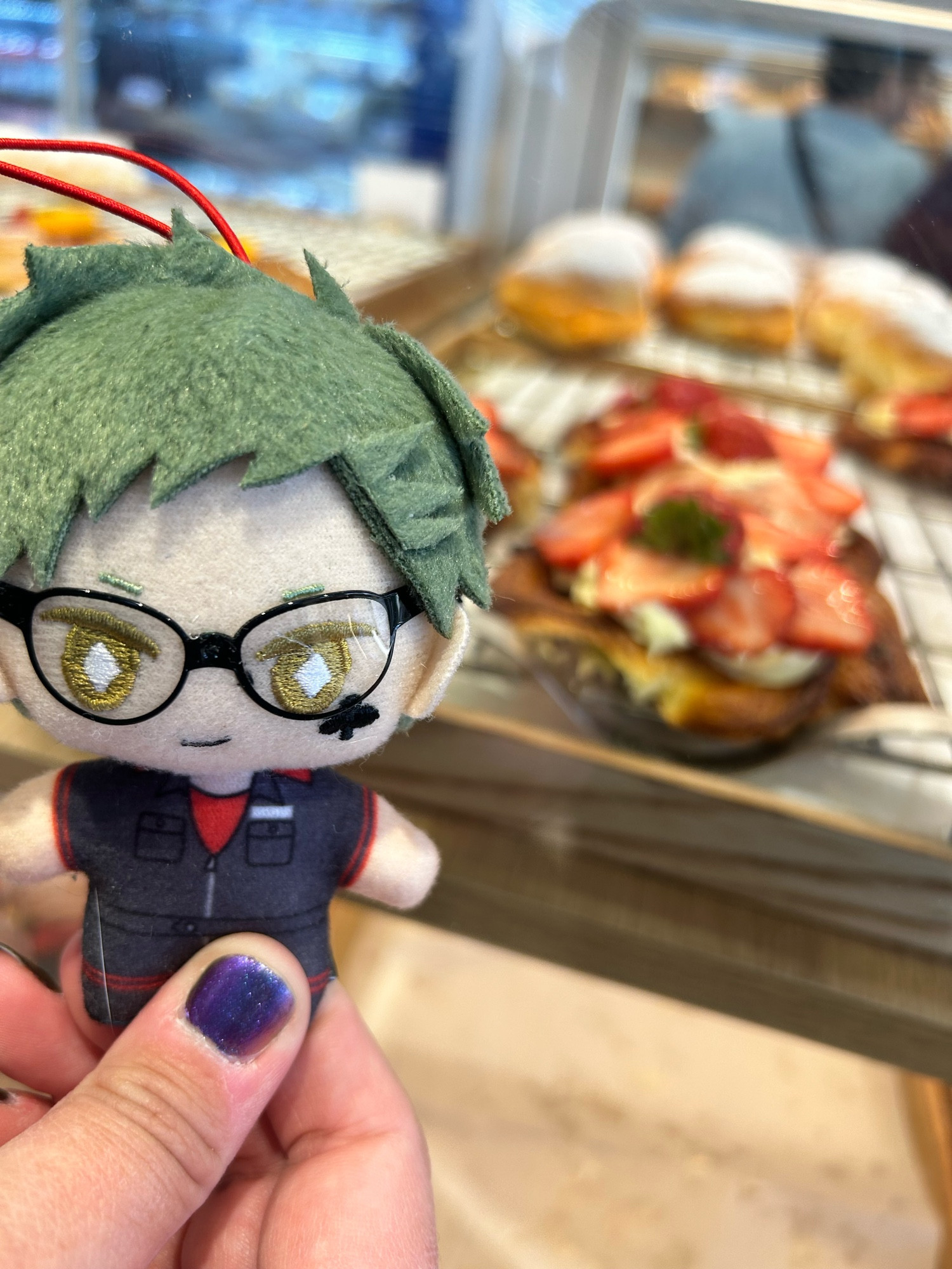 Trey clover nui, posed in front of a strawberry tart