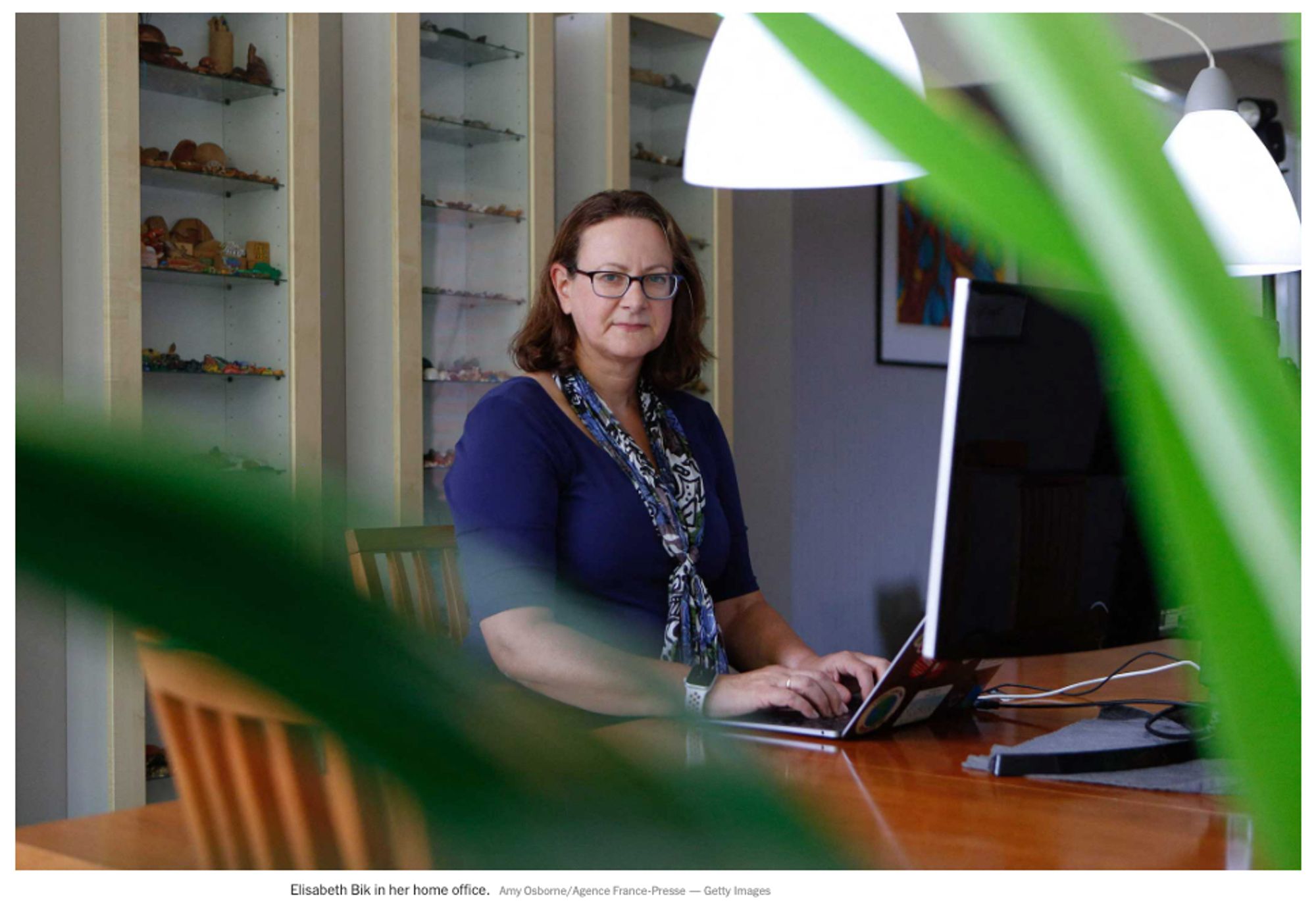 Elisabeth Bik in her home office. Amy Osborne/Agence France-Presse — Getty Images

https://www.nytimes.com/interactive/2022/10/29/opinion/science-fraud-image-manipulation-photoshop.html?unlocked_article_code=hpt5ELi0UmSS2MoT5r7ybYSlhiMZBE24dfqMpakRXC_mTatH6LJ2vEZmj8KIrEORhF3KPwBZ6TaXkTu8rWJwgeMW1XSZvTglQFea2VUwLJBBuasFCvw2Agxl-fPp0KV-_YQKjQJCIymTa36xdHIJKD_1IHTQP2HJEfx8hDHOmo4k5skMT-G5Gw1x4DcyOK0JlJIP4csNyvatH2N7rTwf5LiDWr1gvuk1_AgTrmu2pMVQD9JVe9lQsGS_U4VRfg1IDtN7ZTpzBiYBANeeHTfGFeVC6yx0v0Eptwsew-HM-uY8Q4_tDfWQQtpkqxIpre1ITR69Rvzi8Owz26DfxaideclYmp_VSHZ2HS9xS3errelbivF2EIPgwbQAwXjfR_4UwyCUPQ&smid=url-share