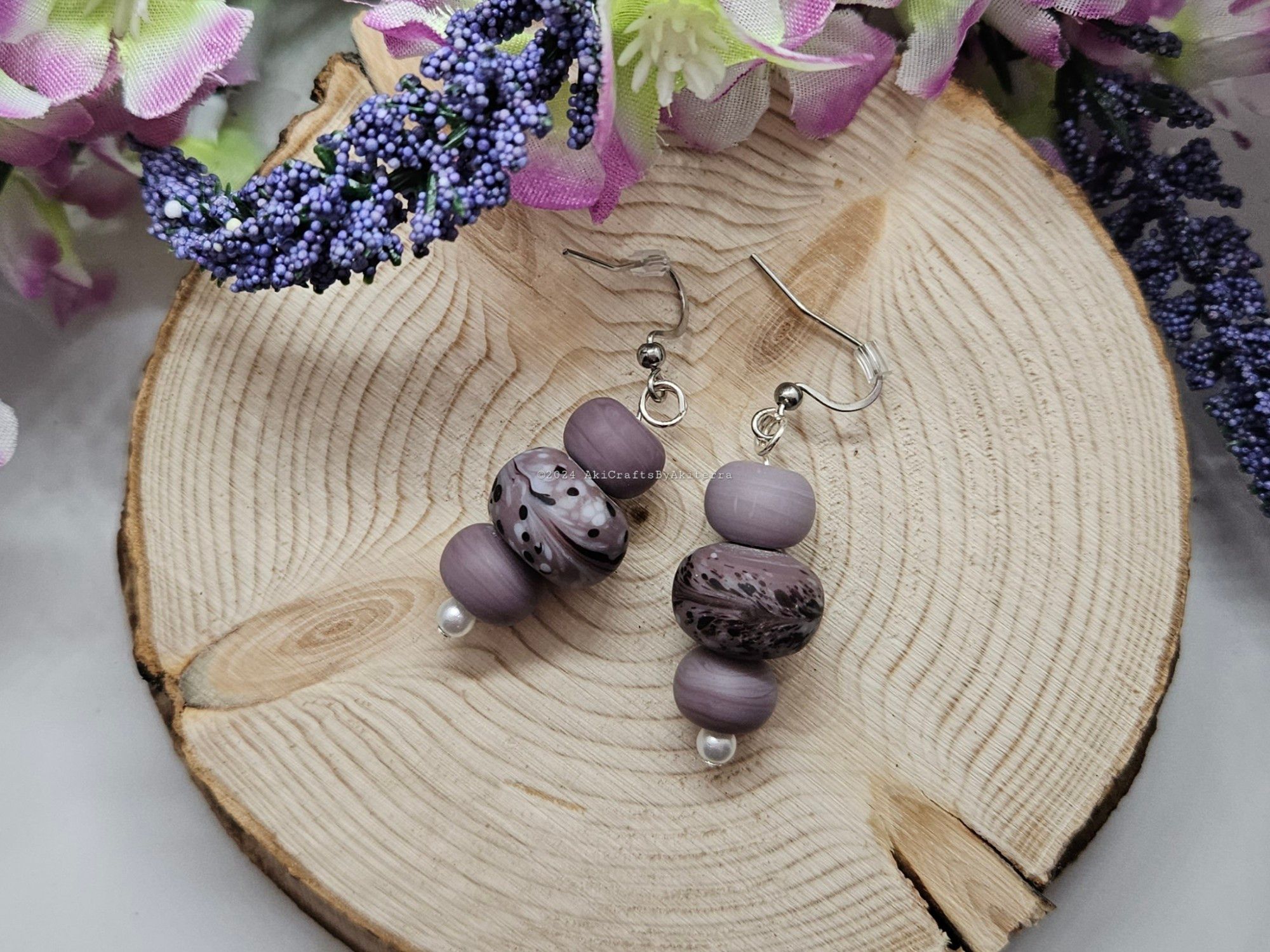 Purple Lampglass Earrings are available on my #Etsy Store.

Use the link below (or code AKI20 at checkout)  for 20% off your entire order on anything in my shop!

https://akicraftsbyakiterra.etsy.com?coupon=AKI20