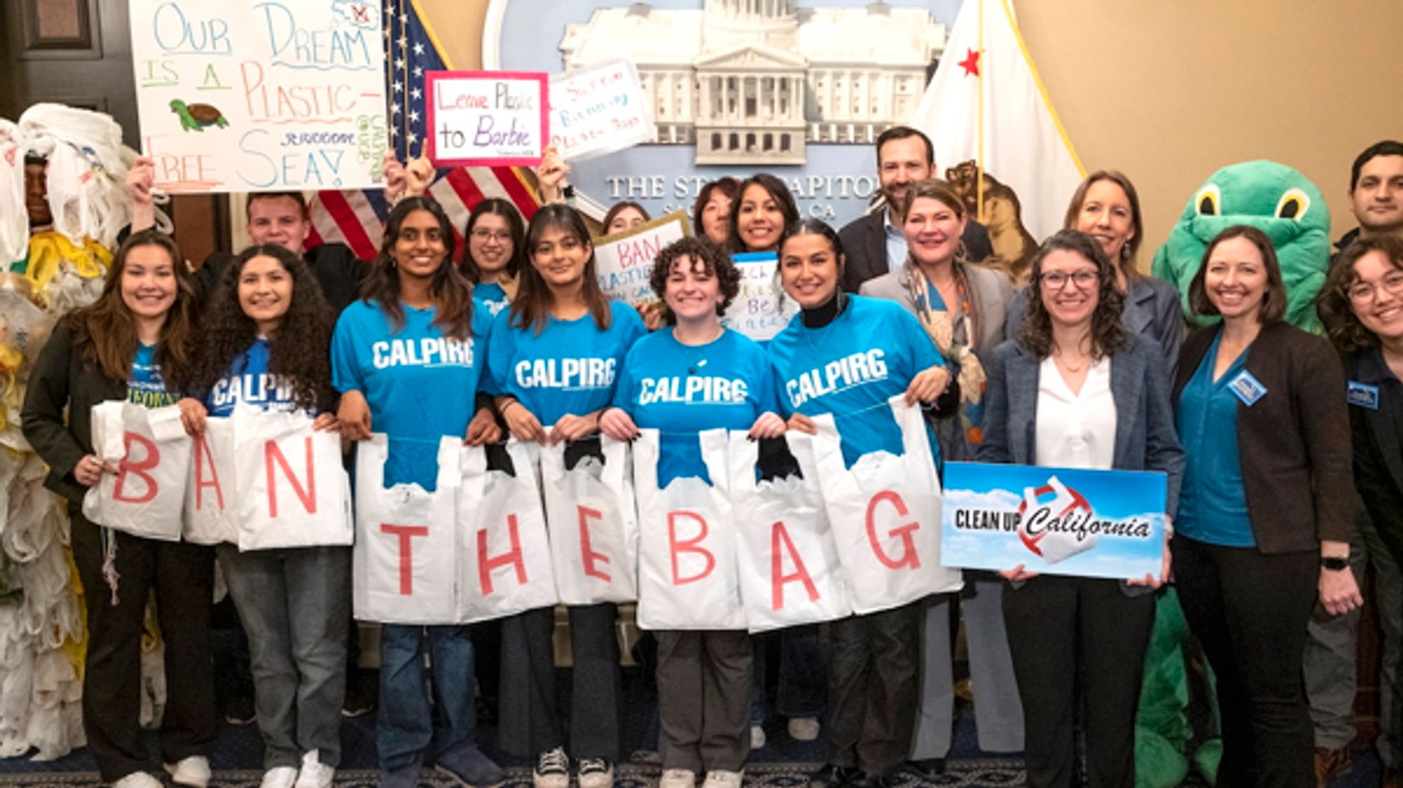 California to Ban All Plastic Bags in Grocery Stores by 2026