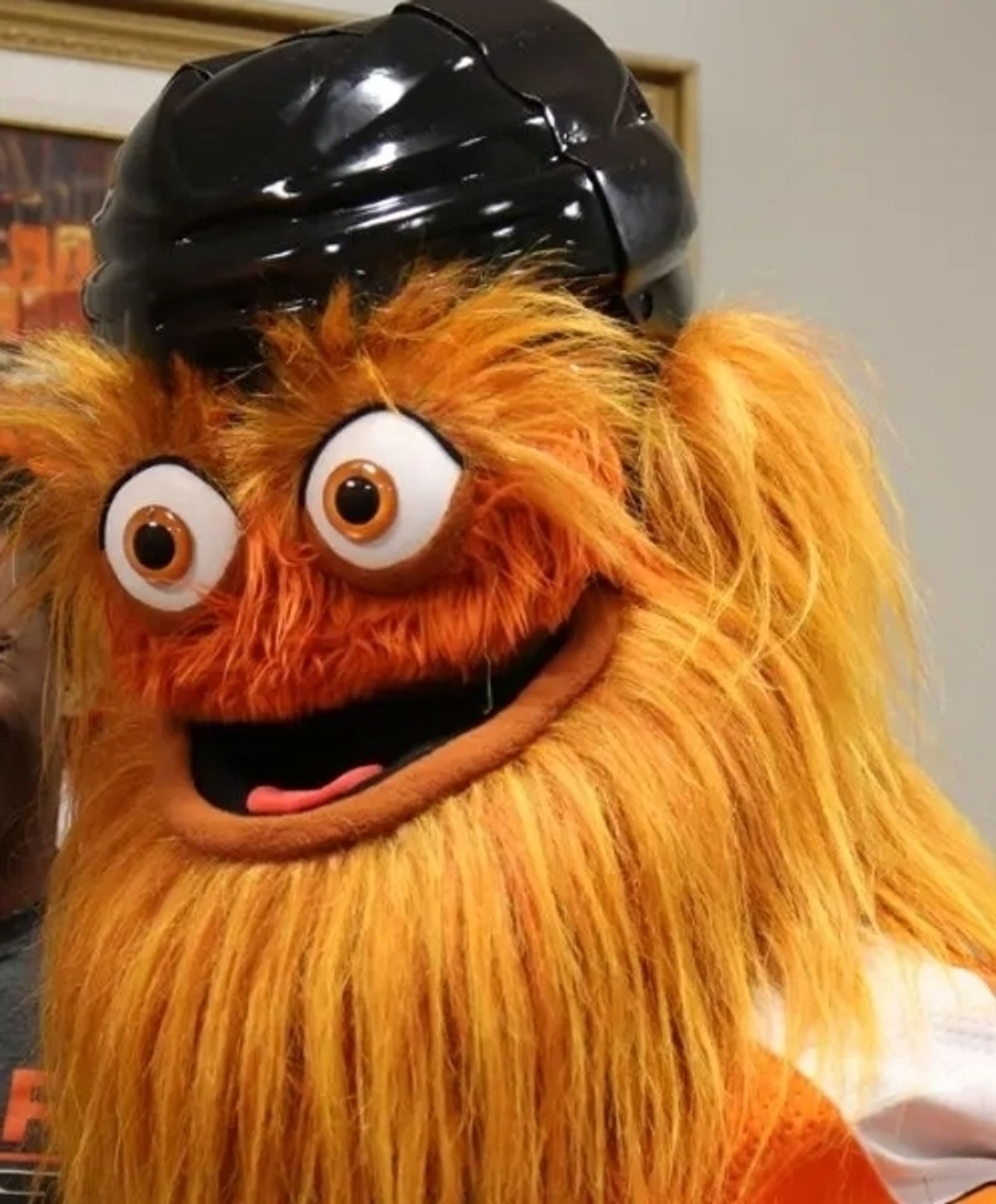 Gritty being Gritty in all his Philadelphia orange-ass glory