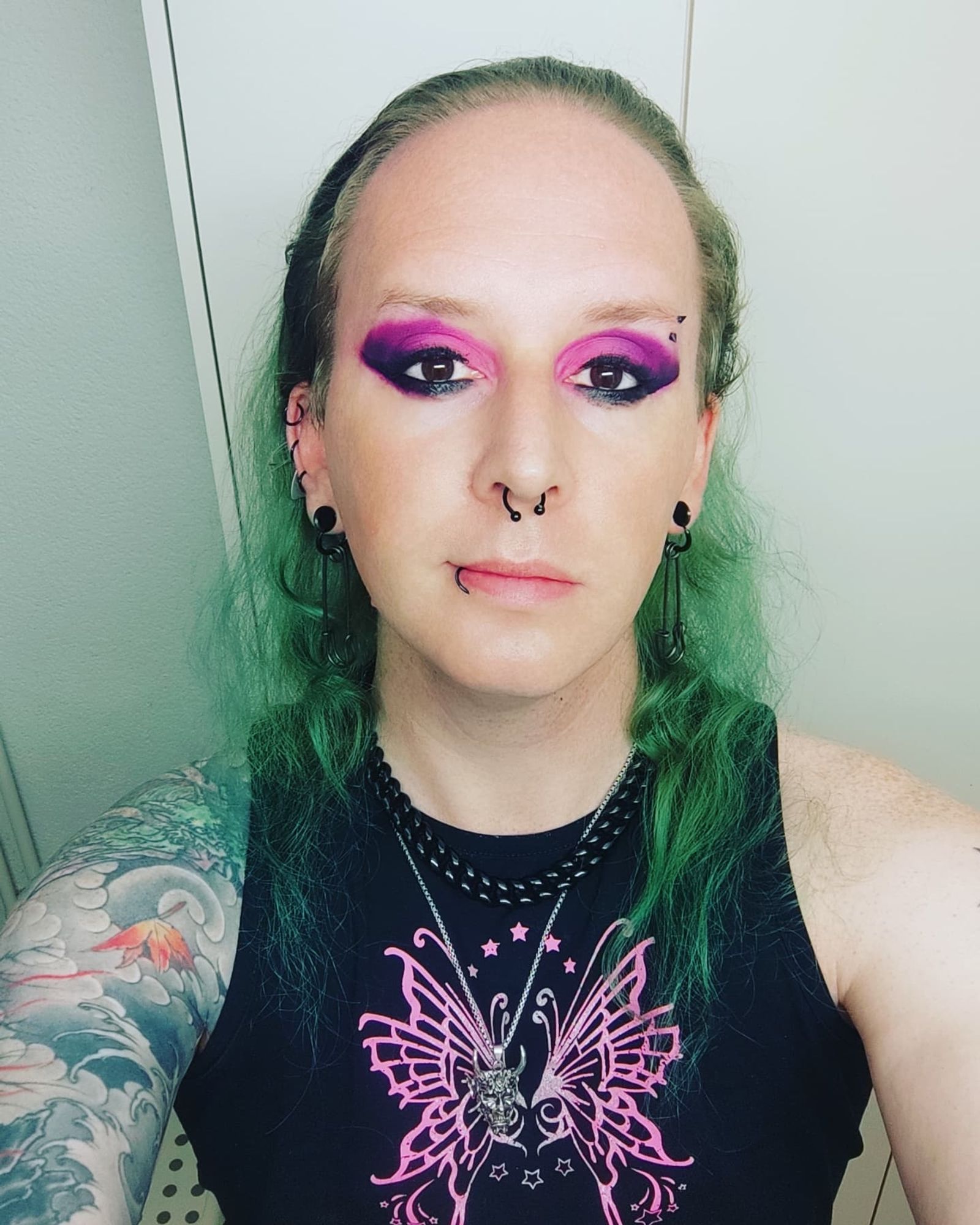 Nyarla showing off its pink to purple Makeup without glasses