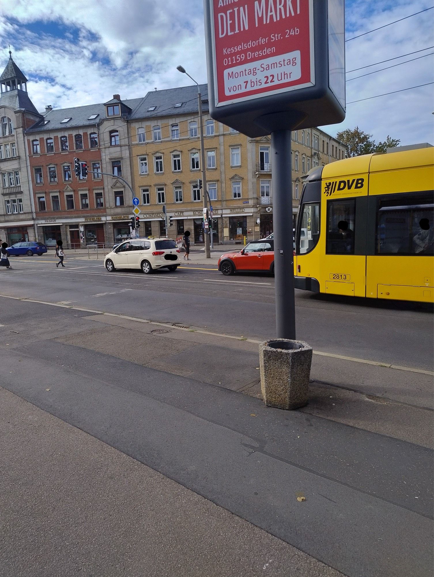 KfZ im gesperrten Abschnitt blockiert die Bahn