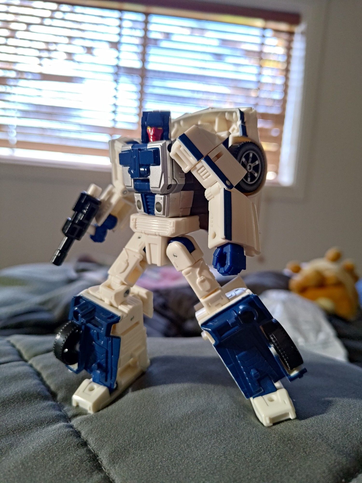 transformers legacy breakdown standing in an A pose