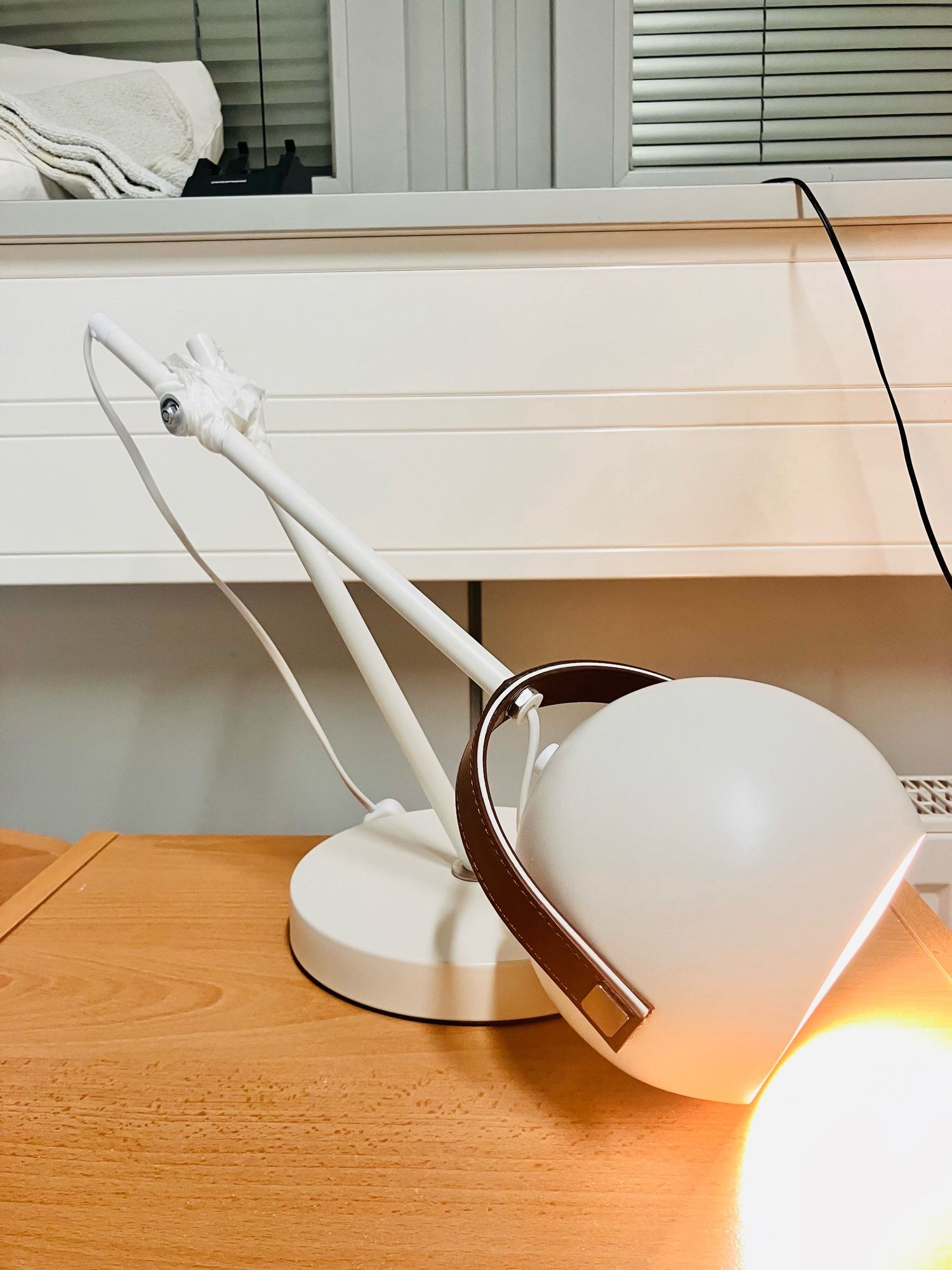 Kaputte Lampe. Normaler Zustand in deutschen Bereitschaftsdienstzimmern.