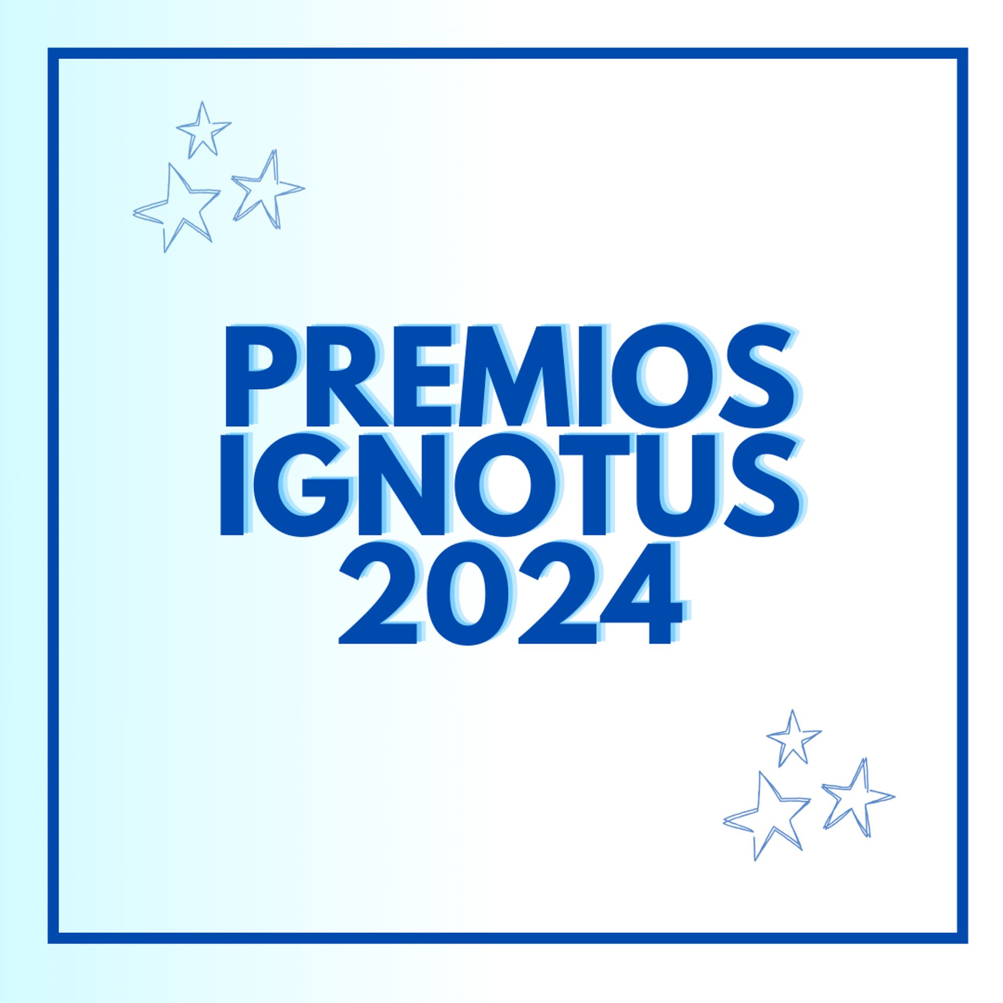 Imagen diseñada con el título Premios Ignotus 2024. El fondo es azul claro degradado a blanco. El título aparece en azul oscuro, igual como el marco que rodea la imagen. Hay tres estrellas azules de distintos tamaños en la esquina superior izquierda y la inferior derecha.