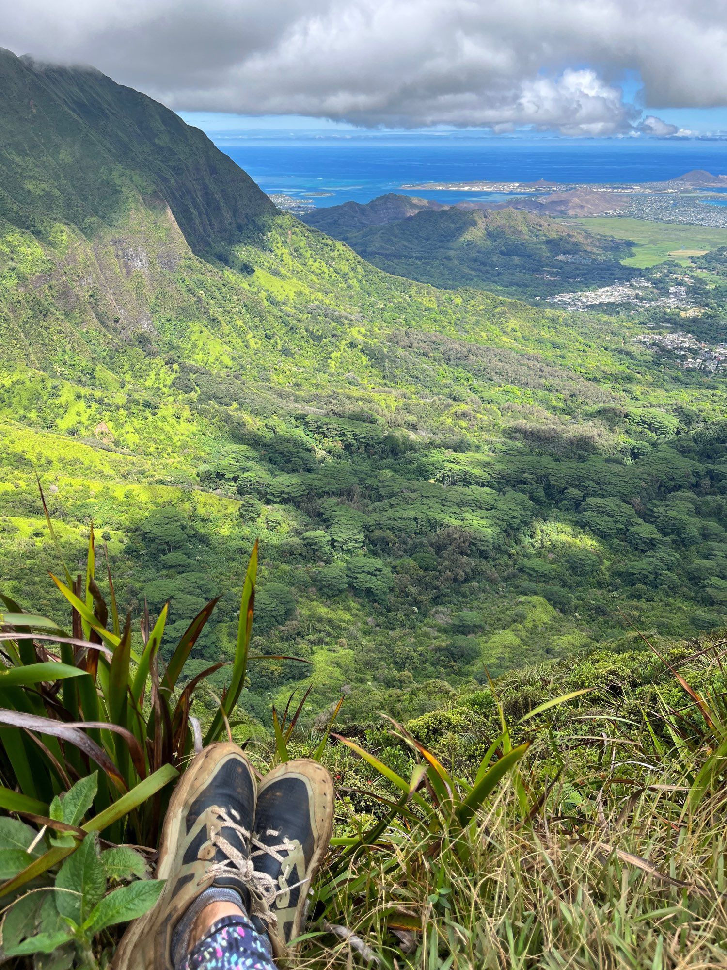 Beautiful overview of the ocean, mountain ridge, and Kailua