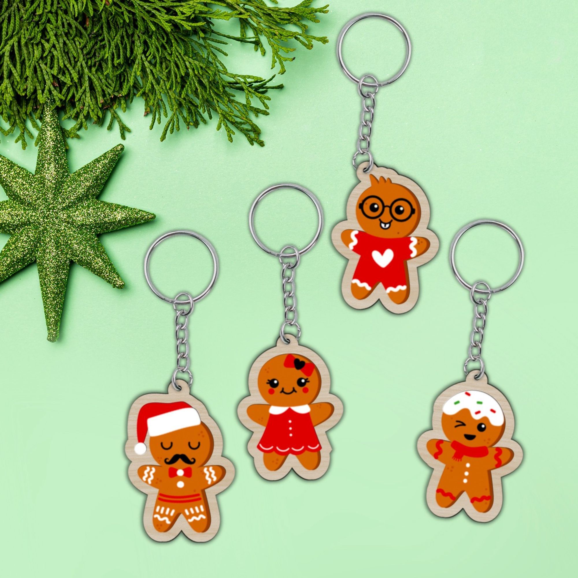 Porte-clés en bois imprimés de motifs de petits bonshommes en biscuit de Noël.