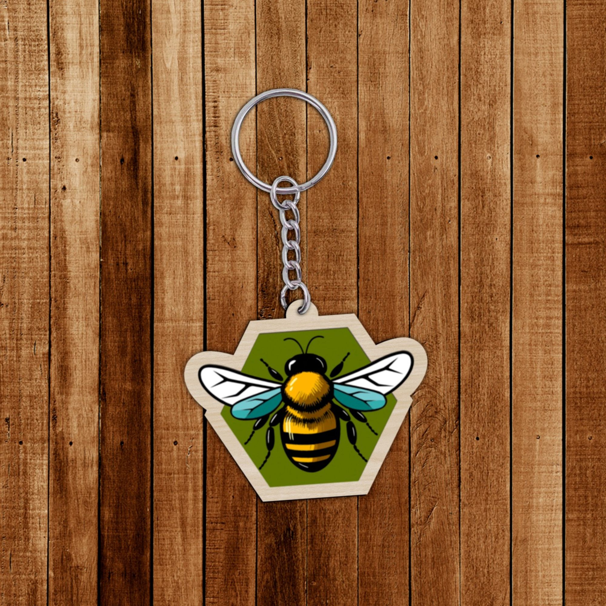 Porte-clés en bois décoré d'une abeille sur un fond hexagonal vert.