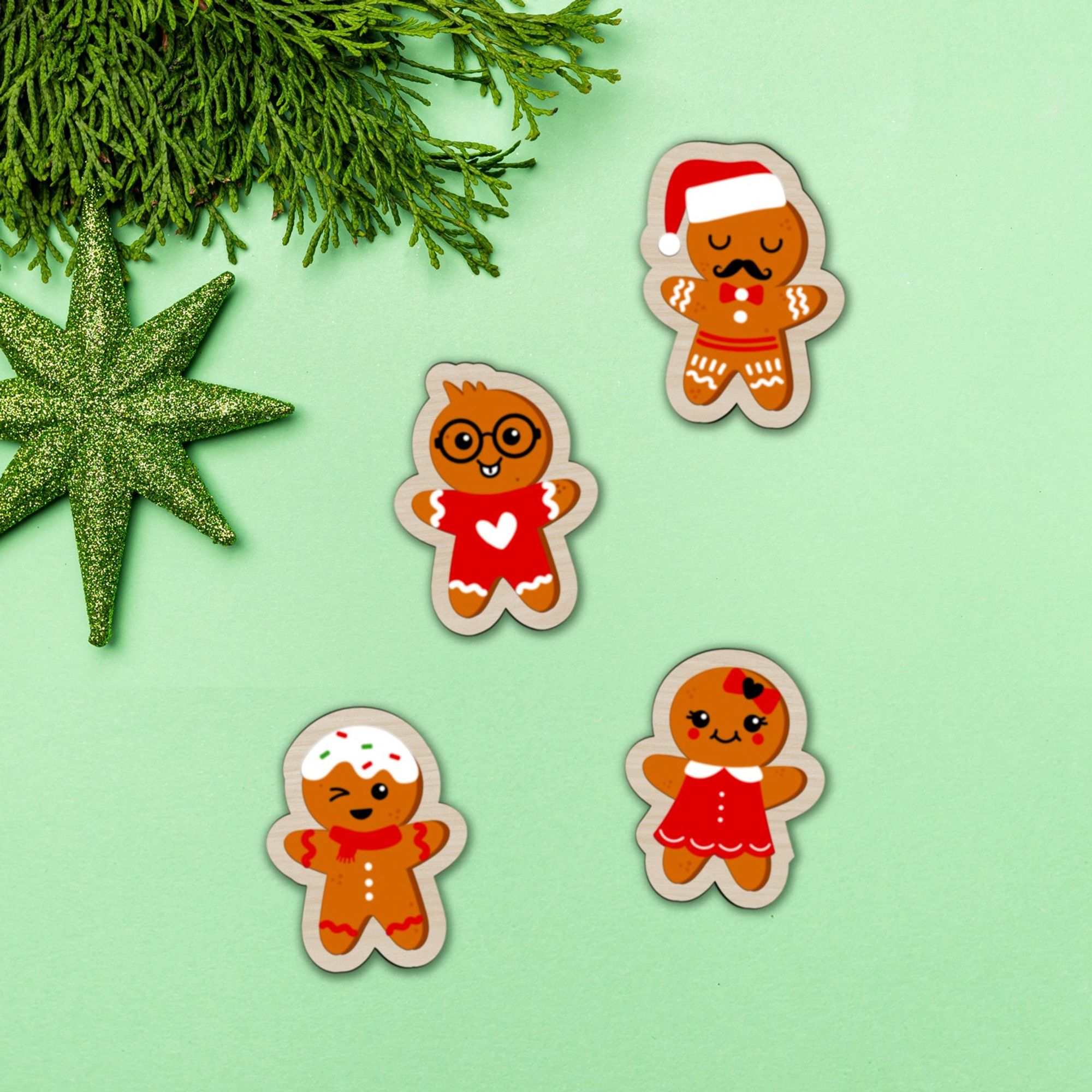 Broches en bois imprimées de motifs de petits bonhommes en biscuit de Noël.