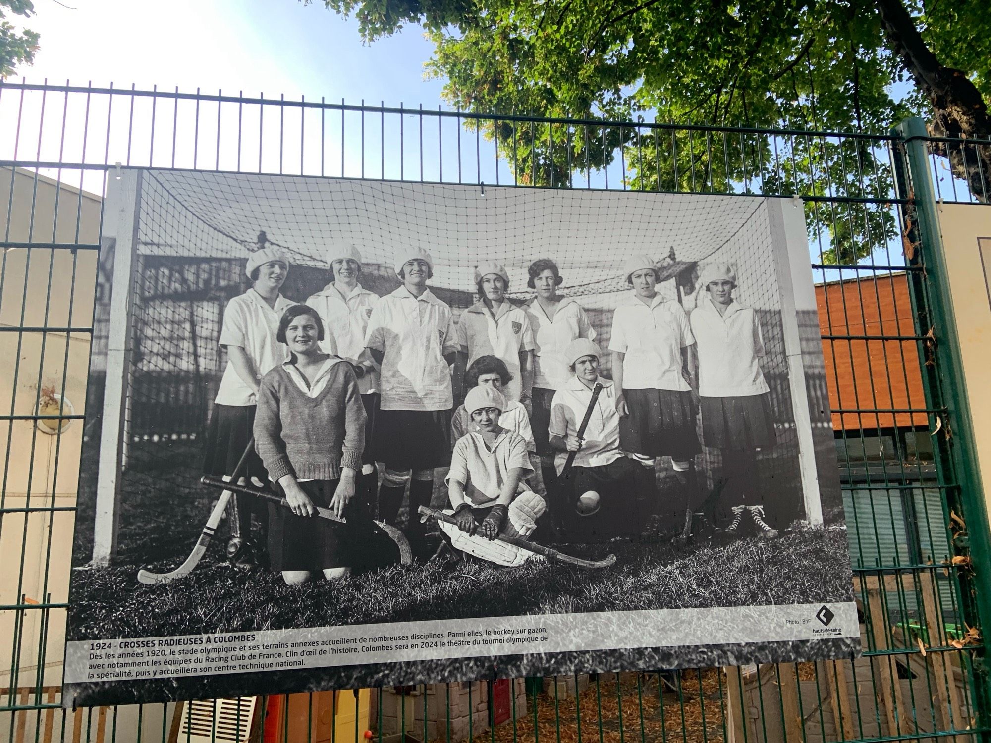 Field hockey playing women in 1924