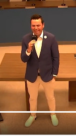 Dumb schmuck wearing too tight khaki pants that exactly match his skin tone making him look pantsless 