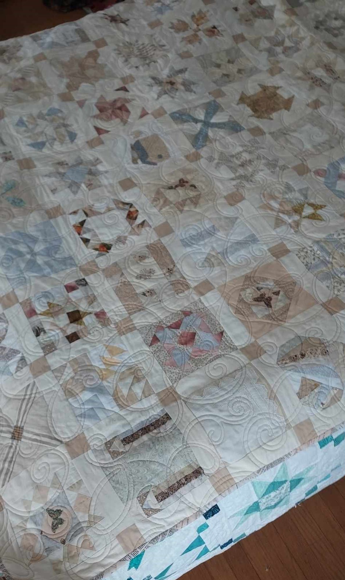 a photo of the quilt on the bed