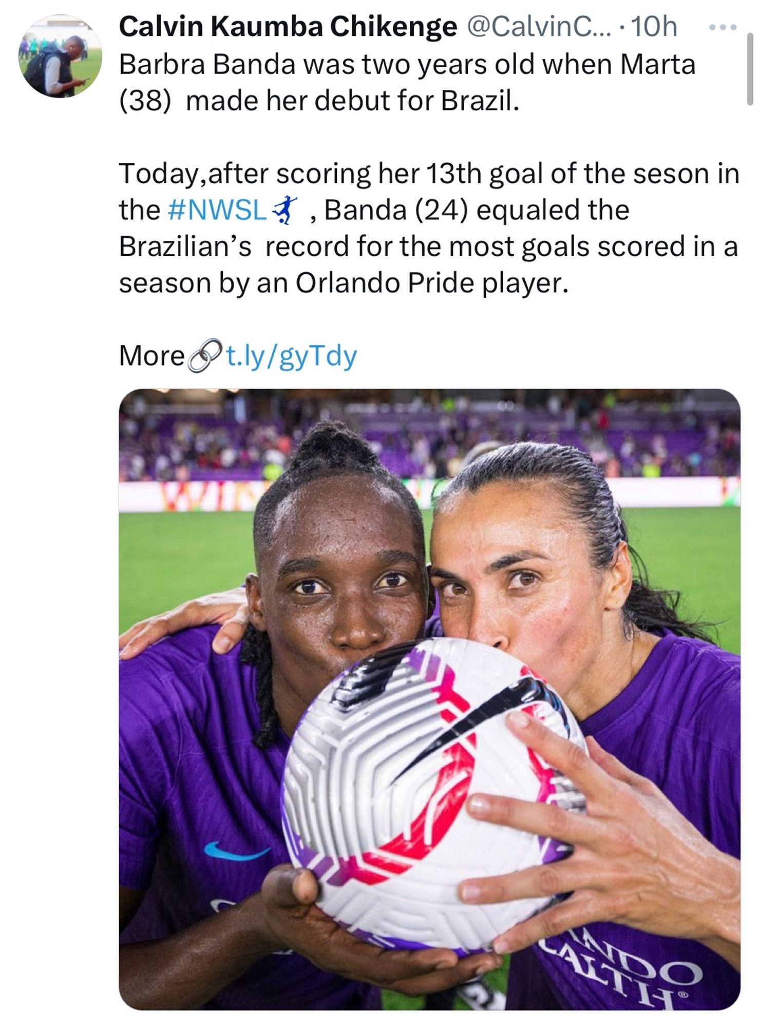 Calvin Kaumba Chikenge @CalvinChikenge

Barbra Banda was two years old when Marta
(38) made her debut for Brazil.

Today, after scoring her 13th goal of the seson in the #NWSL, Banda (24) equaled the Brazilian's record for the most goals scored in a season by an Orlando Pride player.

More 🔗t.ly/gyTdy

(Banda and Marta kissing a soccer ball)