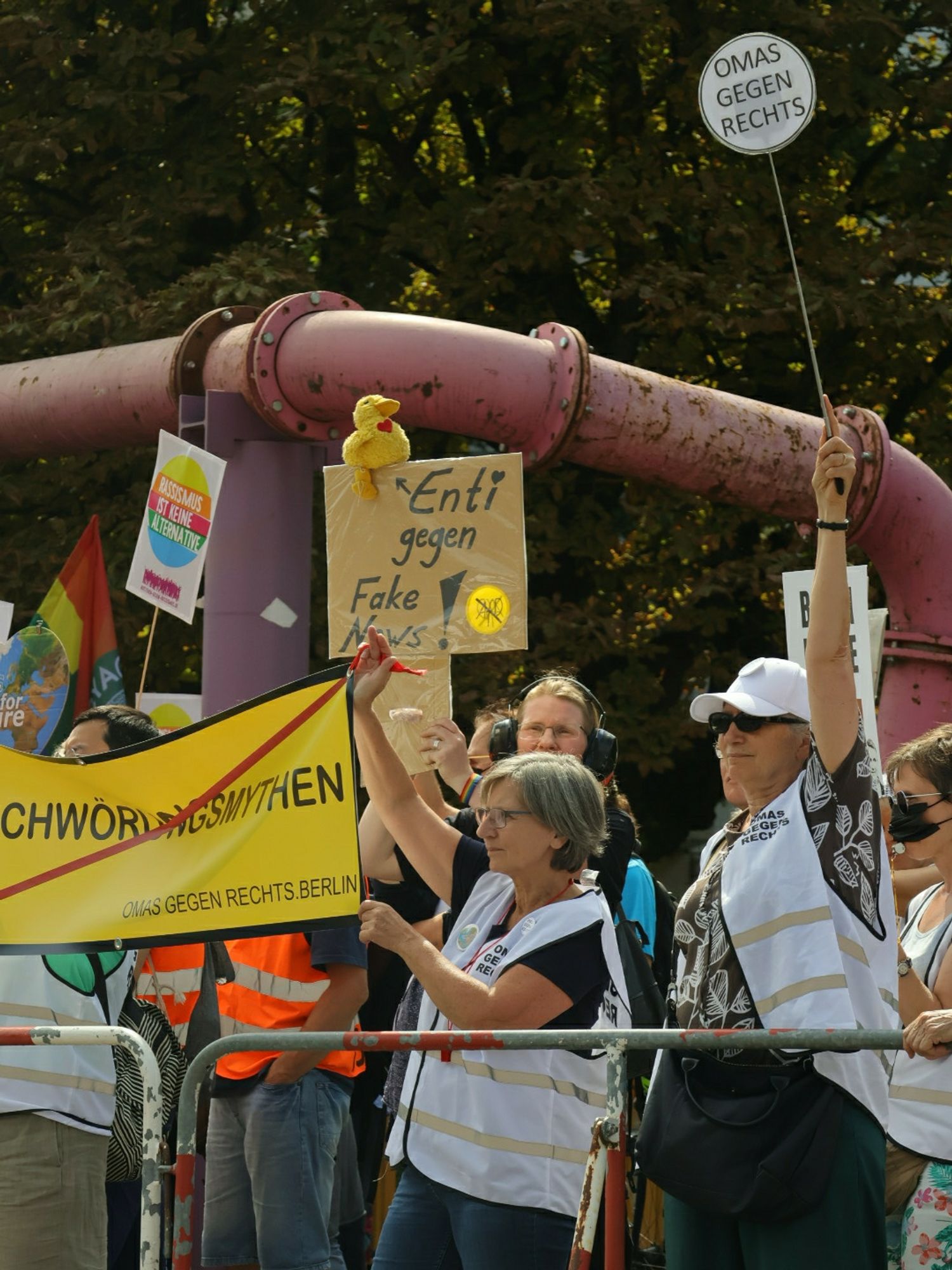 Omas gegen Rechts und Verschwörungsmythen