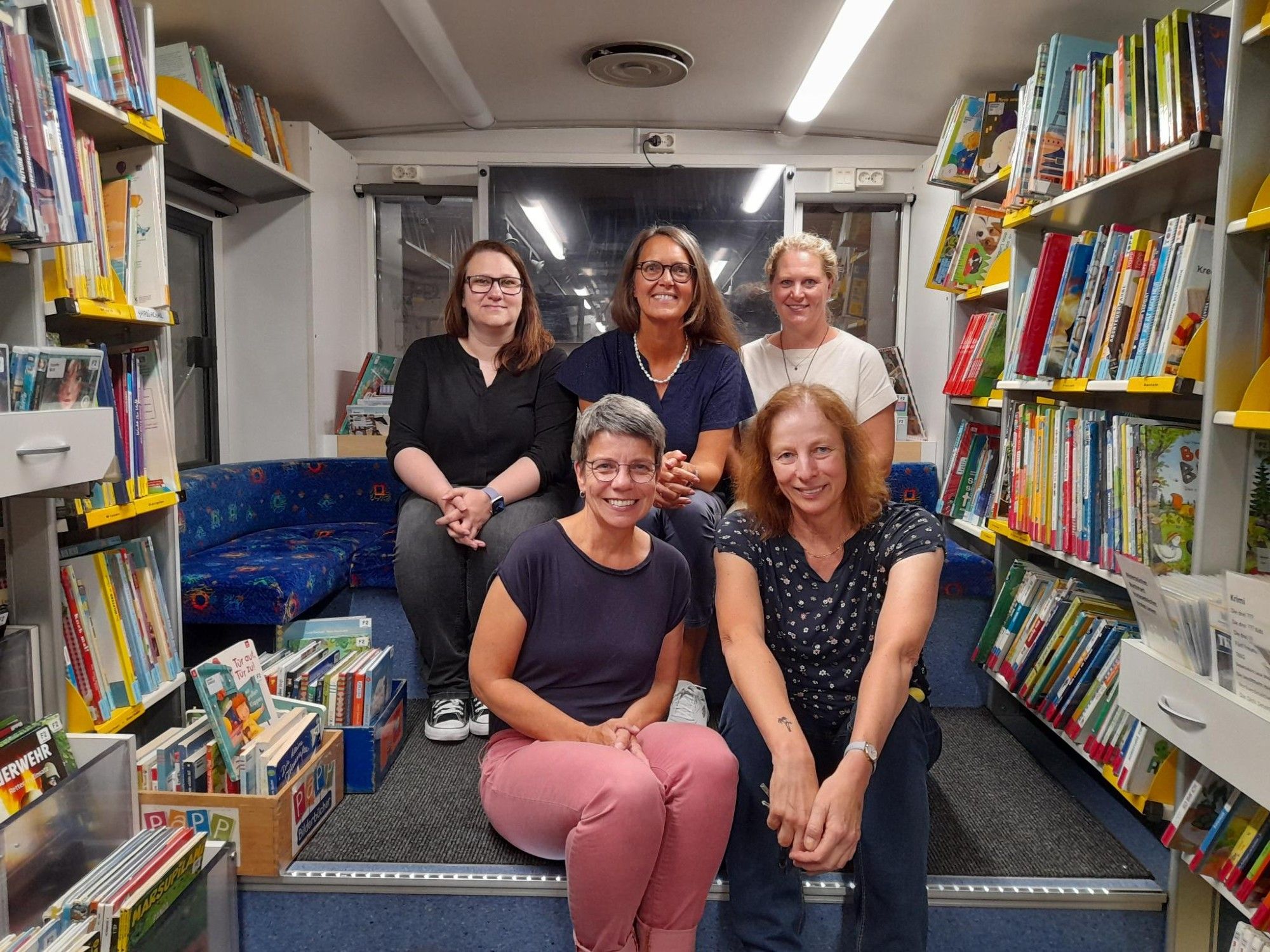 Die Fachkommission Fahrbibliotheken des dbv im Hamburger Bücherbus.