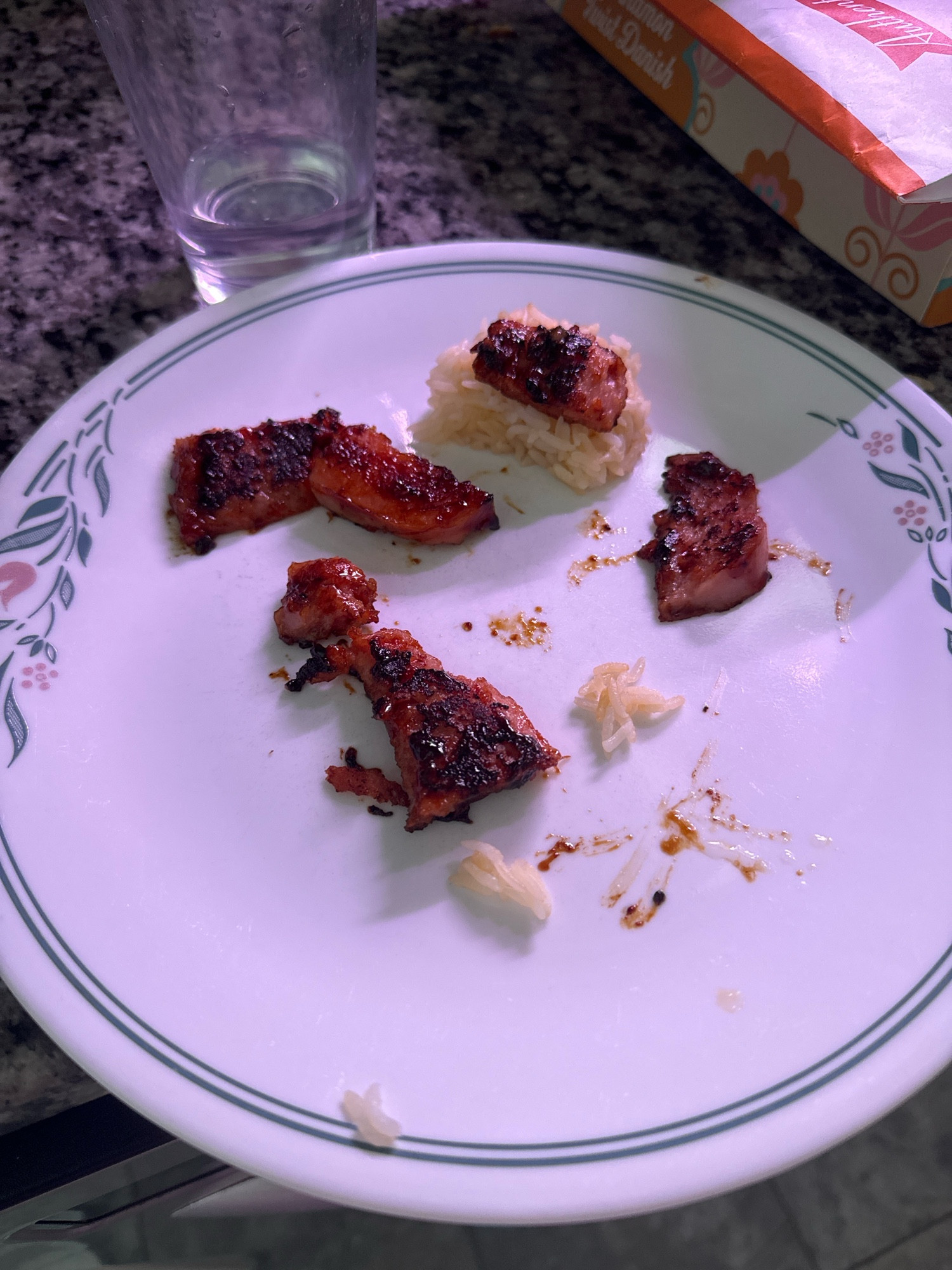 Spam cooked with unagi and sugar slightly burned, and rice with a small amount of unagi