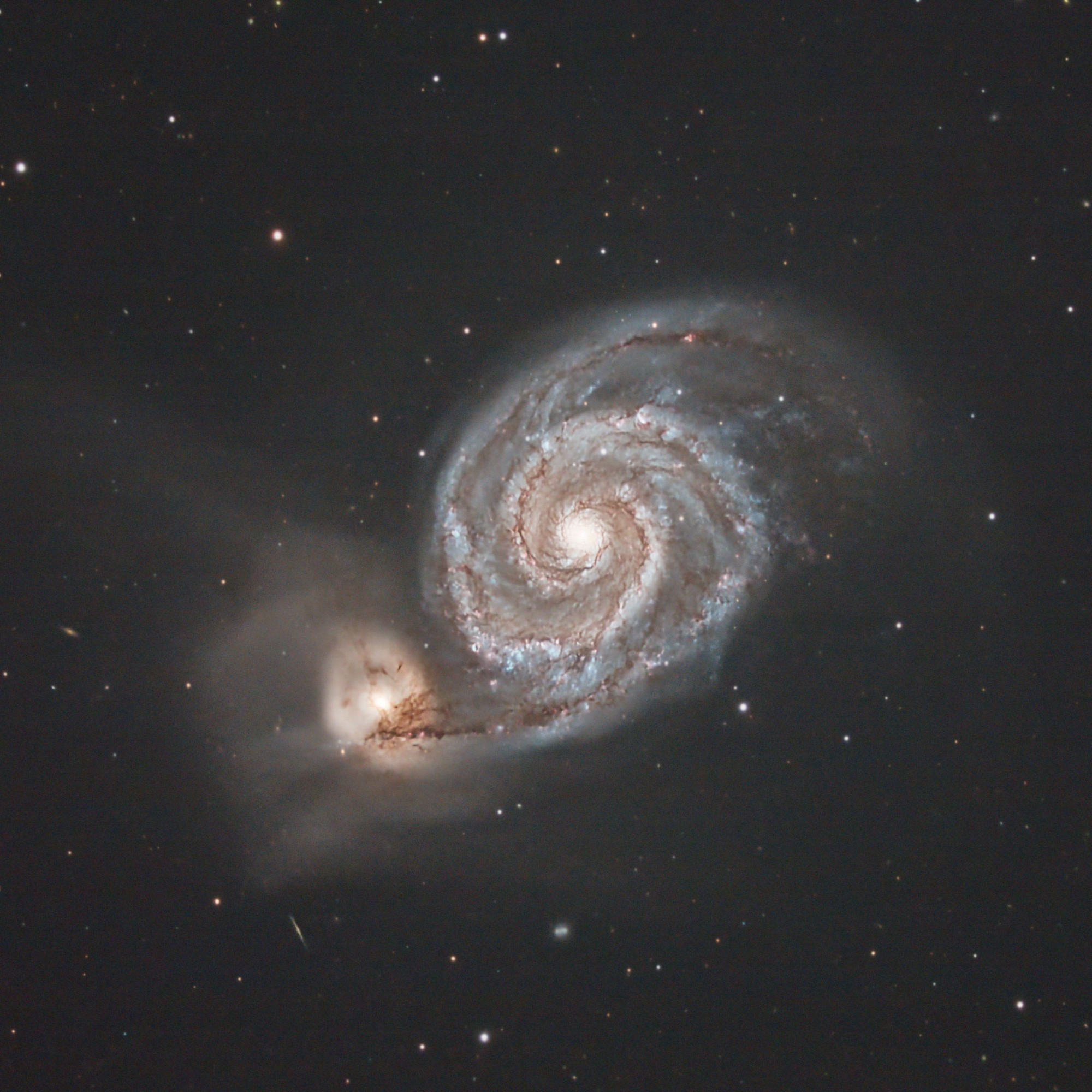 Messier 51, la galaxie du Tourbillon. On voit 2 galaxies en interaction.