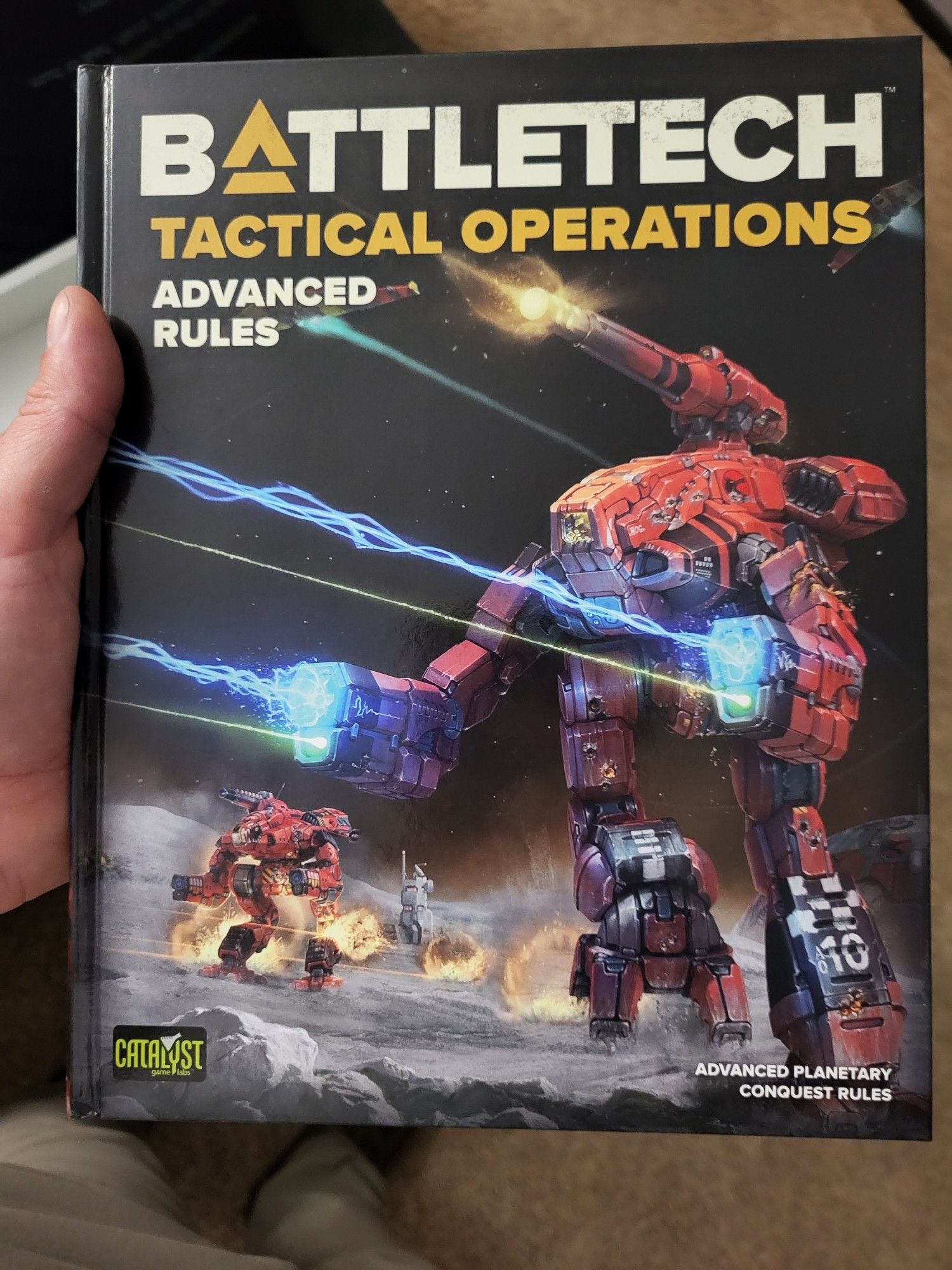 A hard cover copy of the Battletech book Tactical Operations Advanced Rules