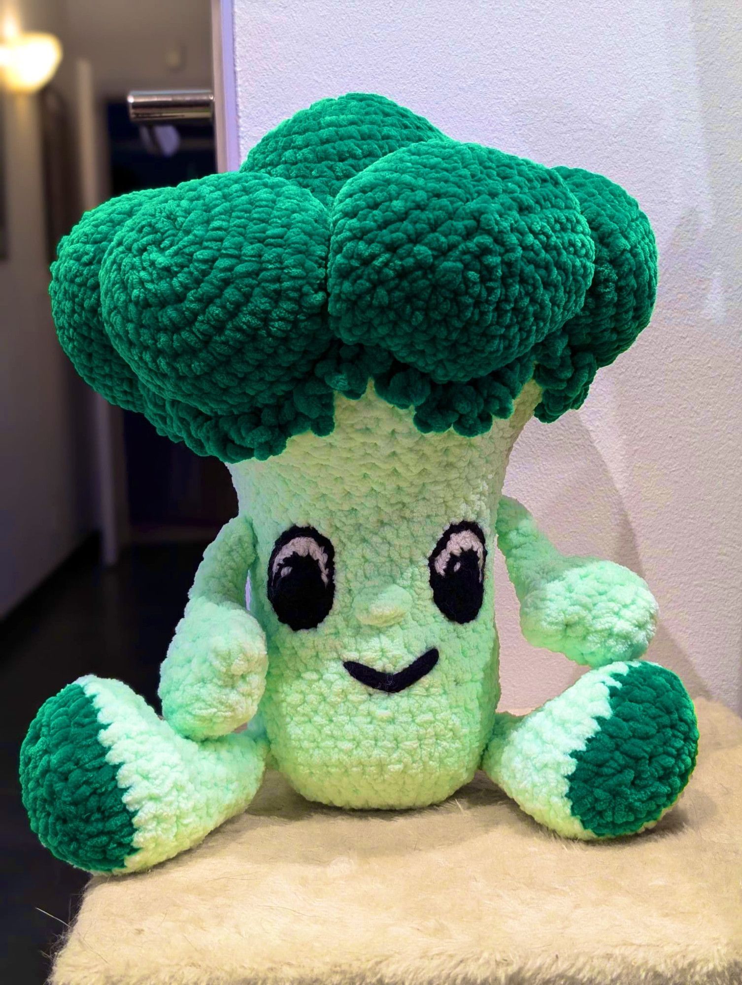 Peluche en crochet en forme de brocoli géant