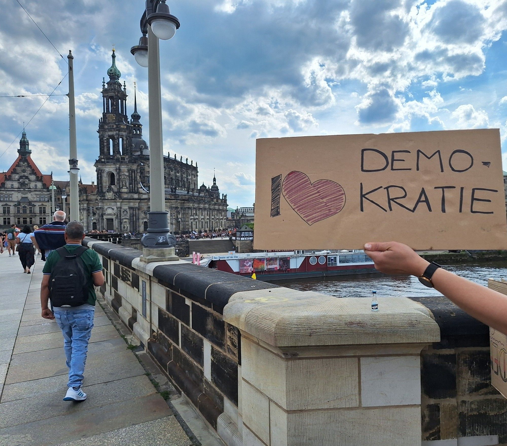 Viele schöne Schilder bei #dd0806