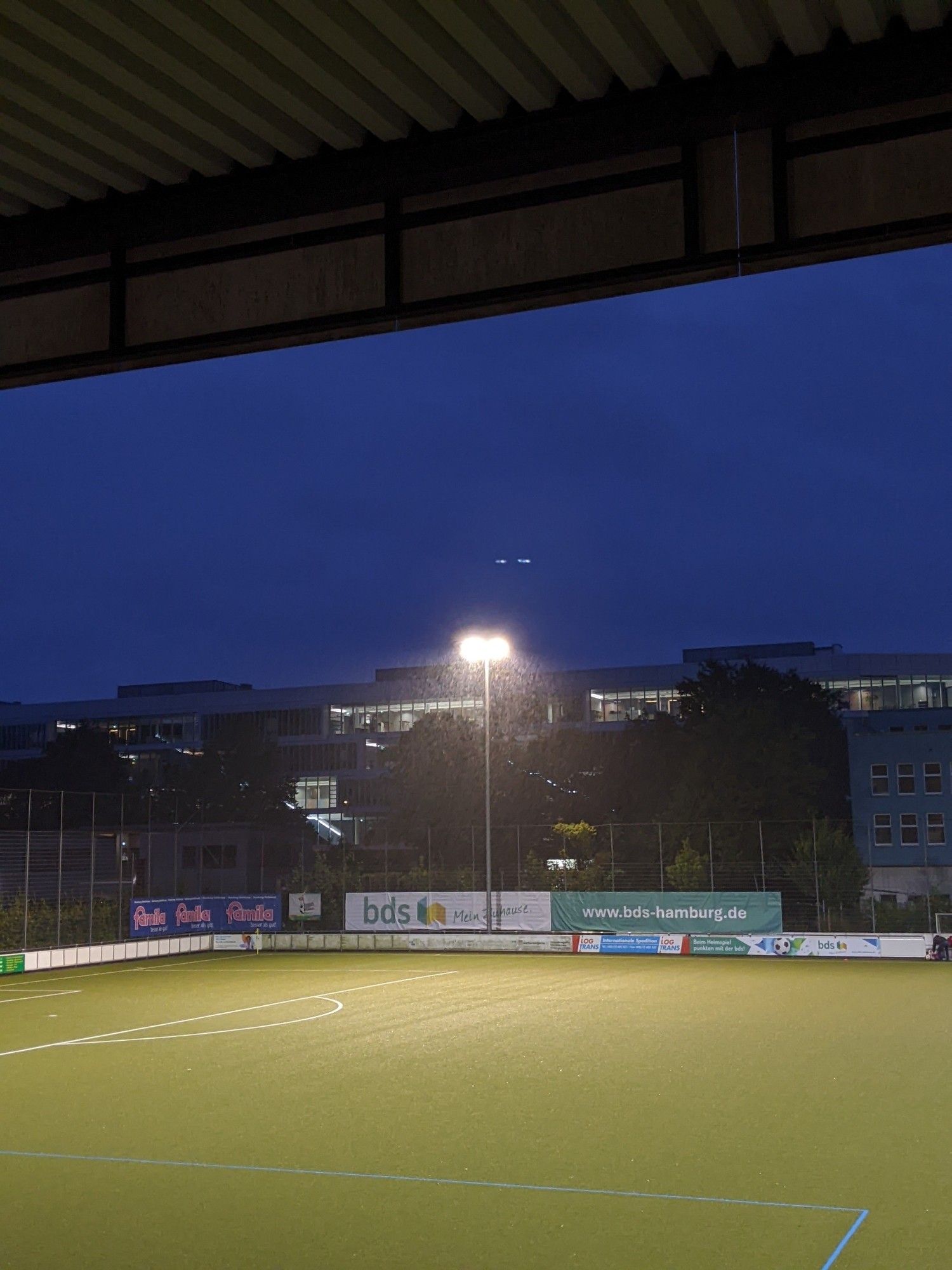 Regen im Flutlicht