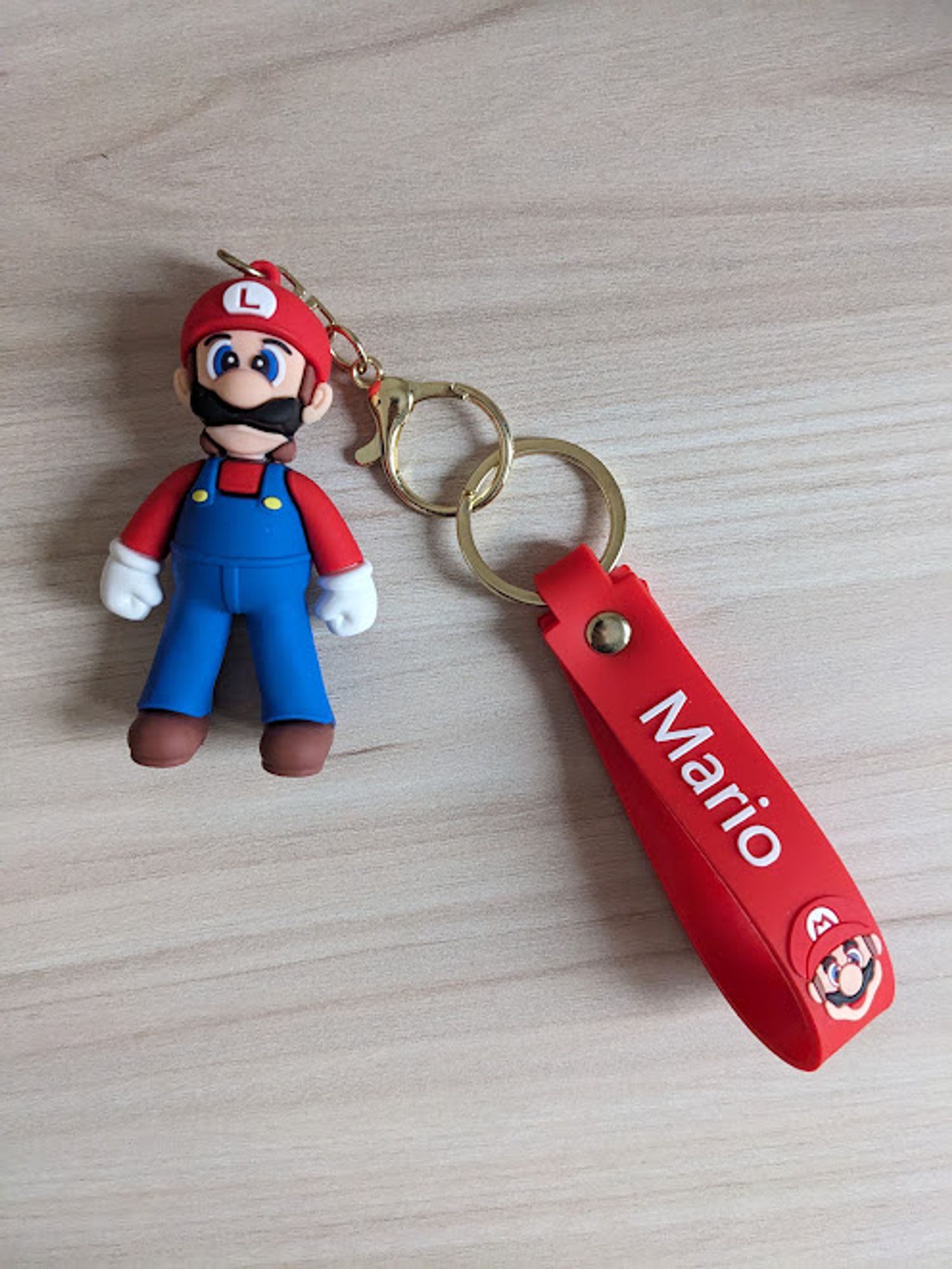 A bootleg Luigi keychain that has Mario's colors instead.