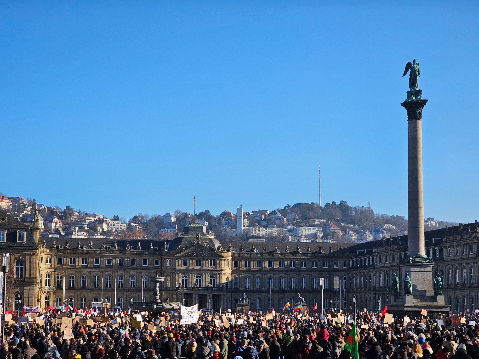 Stuttgart Demonstration 
Rechte Welle Brechen
#Stuttgartstehtauf #StabilgegenRechts 
#stuttgart
#rechteWellebrechen
#GemeinsamGegenRechts🫱🏾‍🫲🏼 #LAUTgegenRechts
🇩🇪#noafd 
#DeutschlandStehtAuf #NieWieder
#WirSindDieBrandmauer
#wirsindmehr #niewiederfaschismus