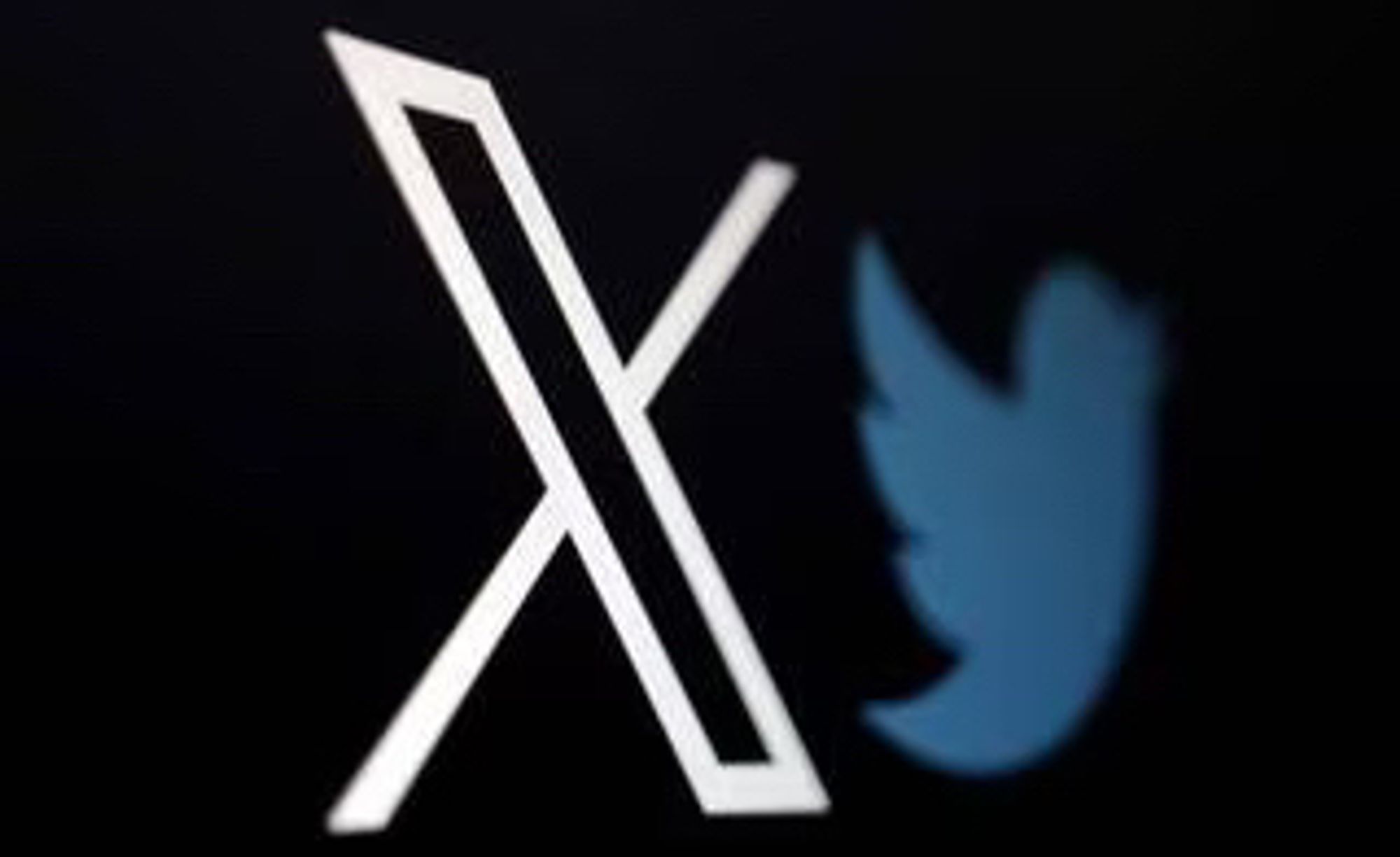 Le logo de X et l’oiseau de Twitter.