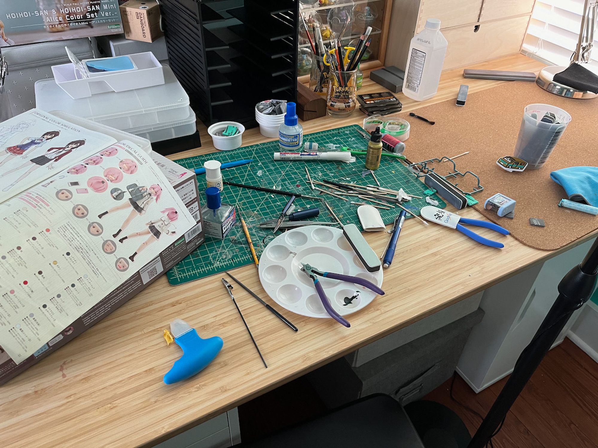 My messy worktable. Plamo tools-- nippers, palette, cement, mark setter, sanders/polishers, files, clips, and so forth-- are scattered everywhere