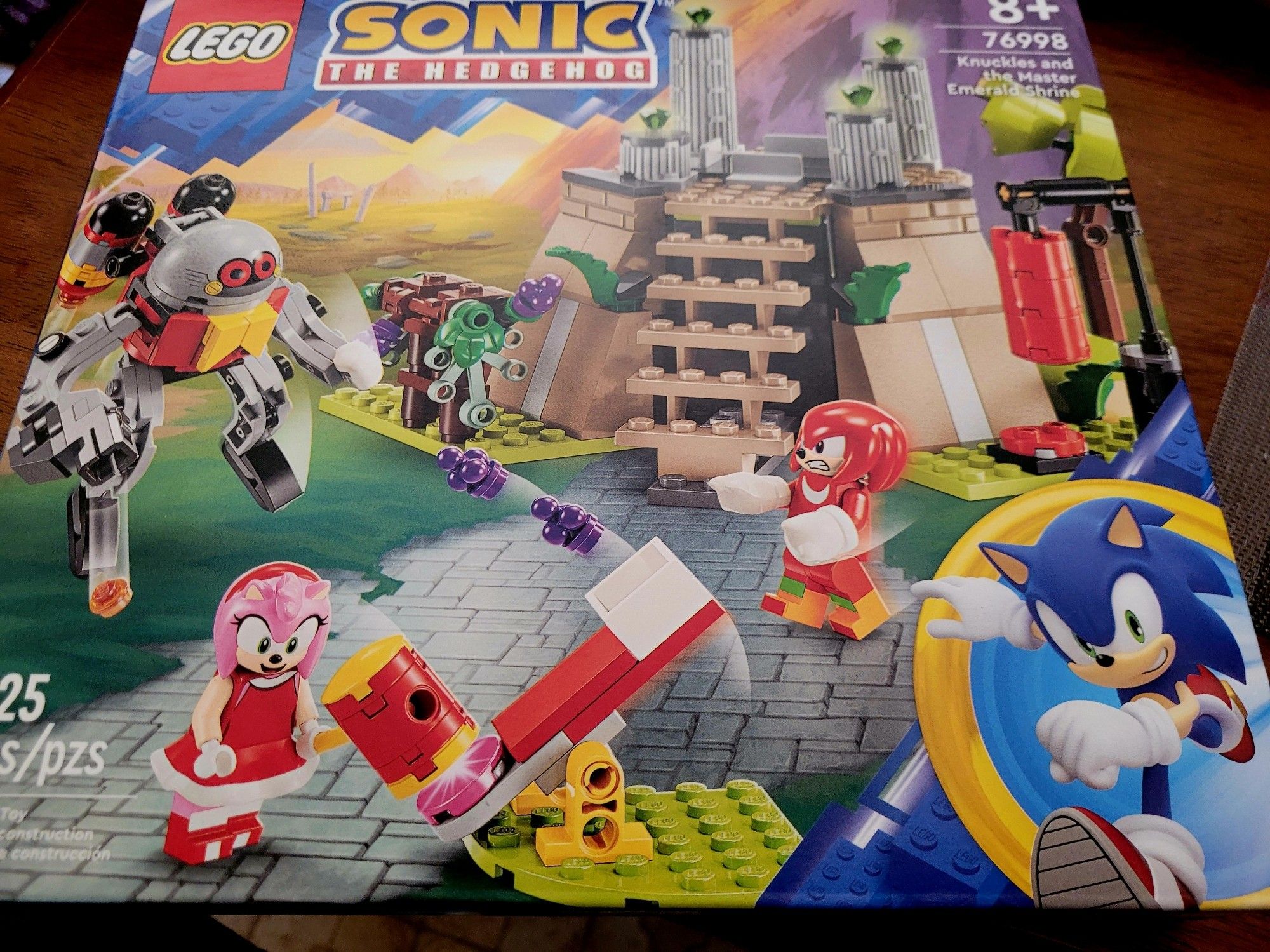 Knuckles and the Emerald Shrine lego set