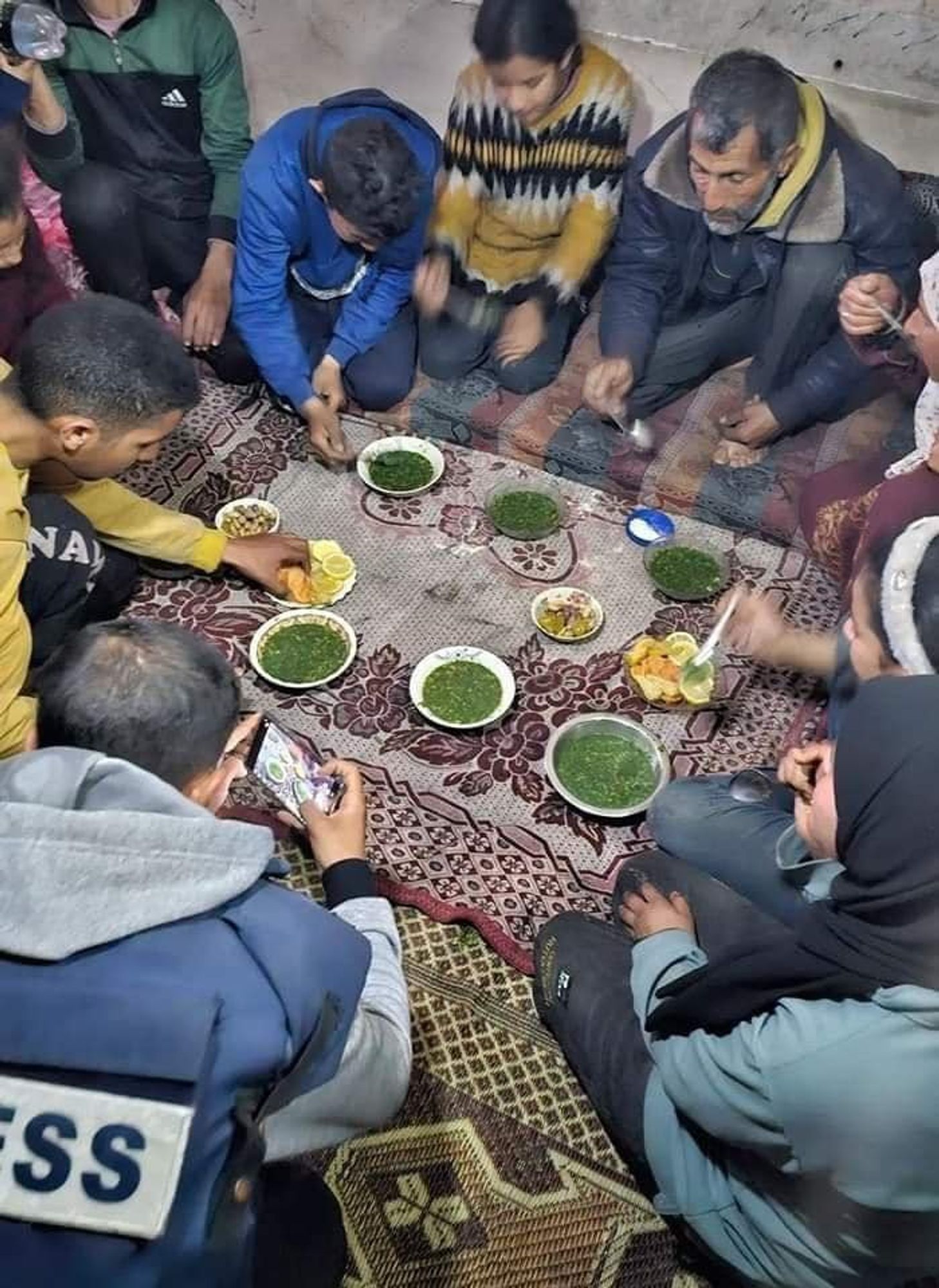 Mosab Abu Toha wrote, "After 14 hours of fasting, this is what families in Gaza are breaking their fast on. Some lemon and cooked grass"