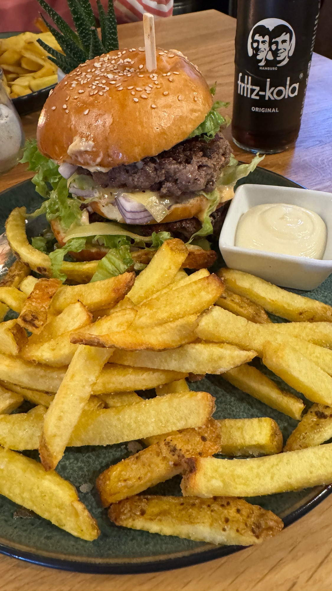 Big Olaf mit Pommes und Kola