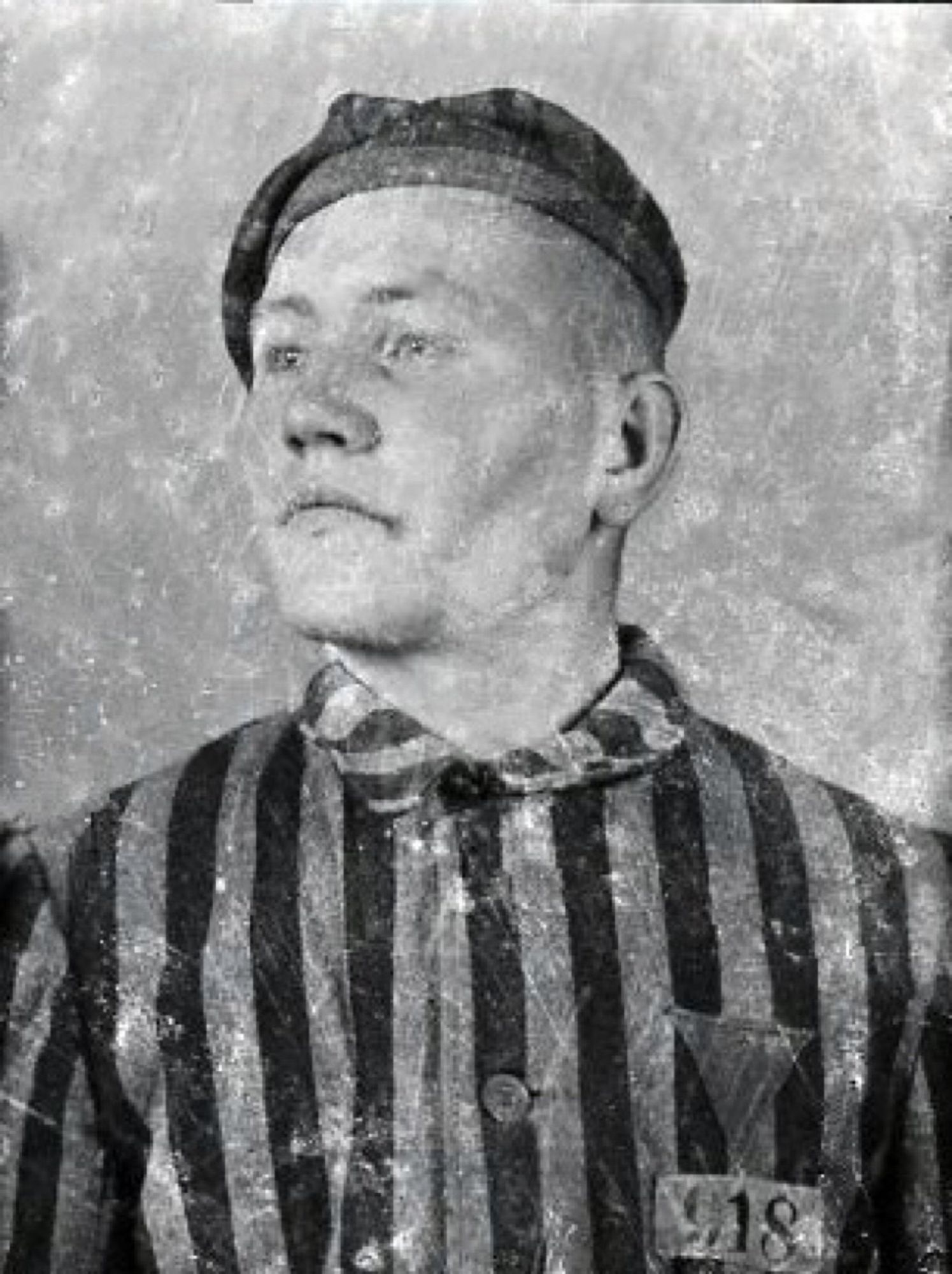 Piechowski in der Sträflingskleidung von Auschwitz