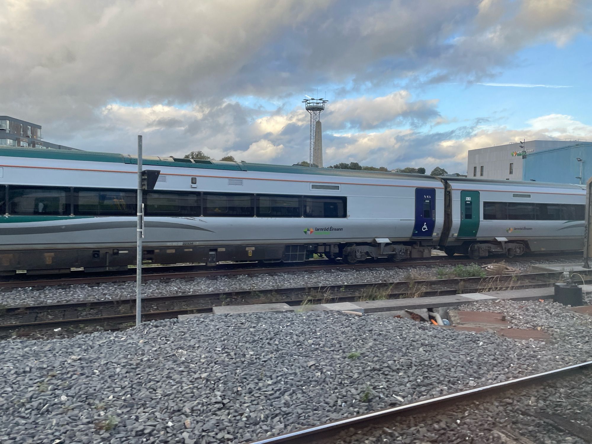 Image of an Irish rail train in the foreground with the Wellington Testimonial monument in Phœnix Park behind.