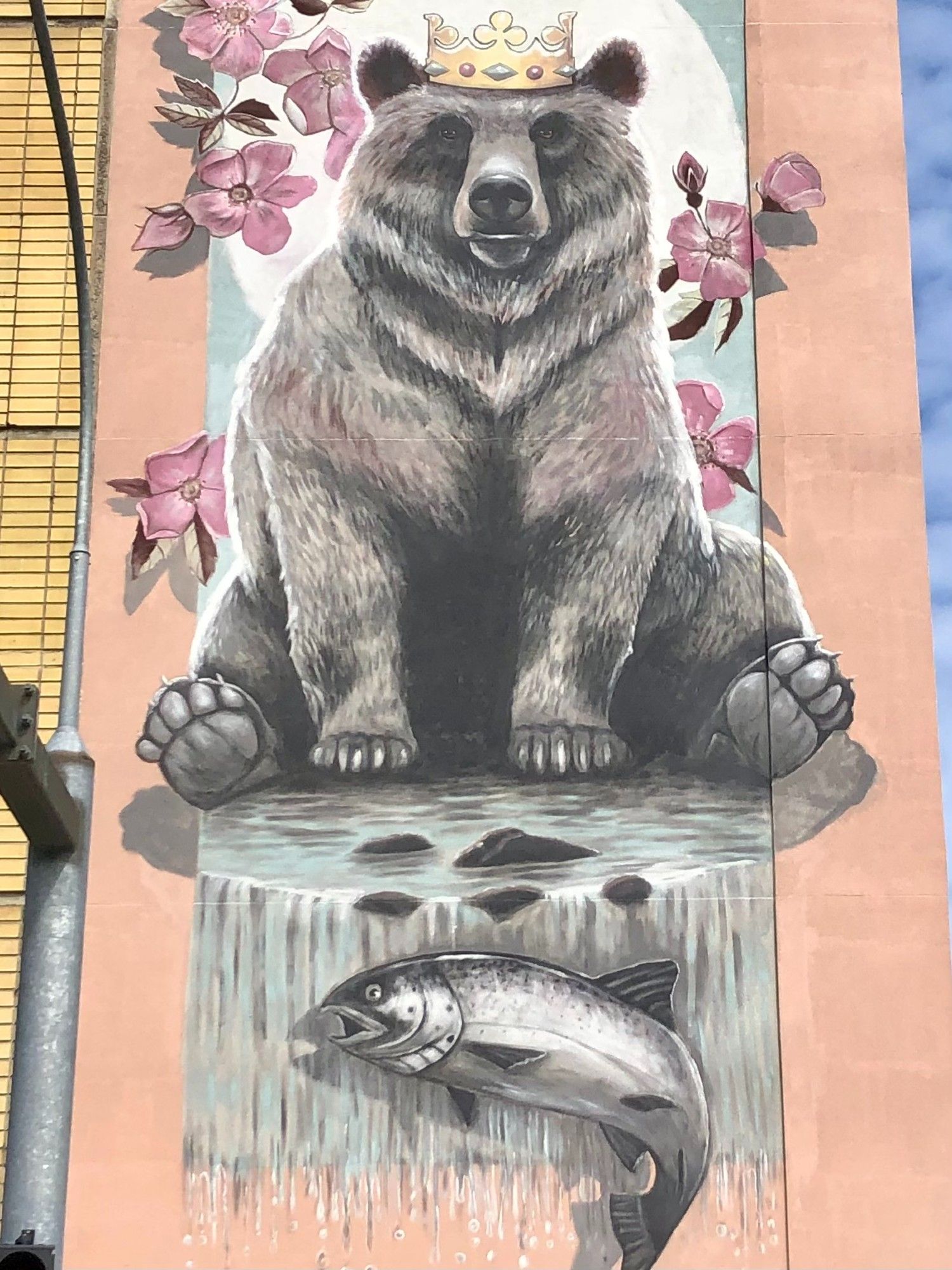 A bear and lake salmon mural in Joensuu, North Karelia.