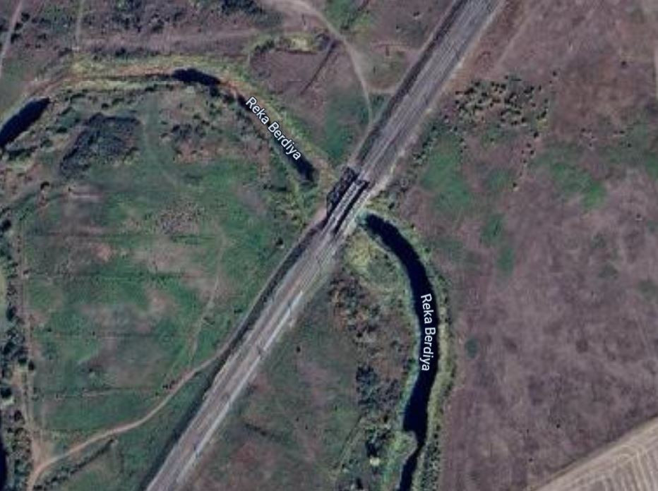 Berdiya railway bridges across the Berdiya River, Volgograd Oblast (49.492064, 44.291135).
