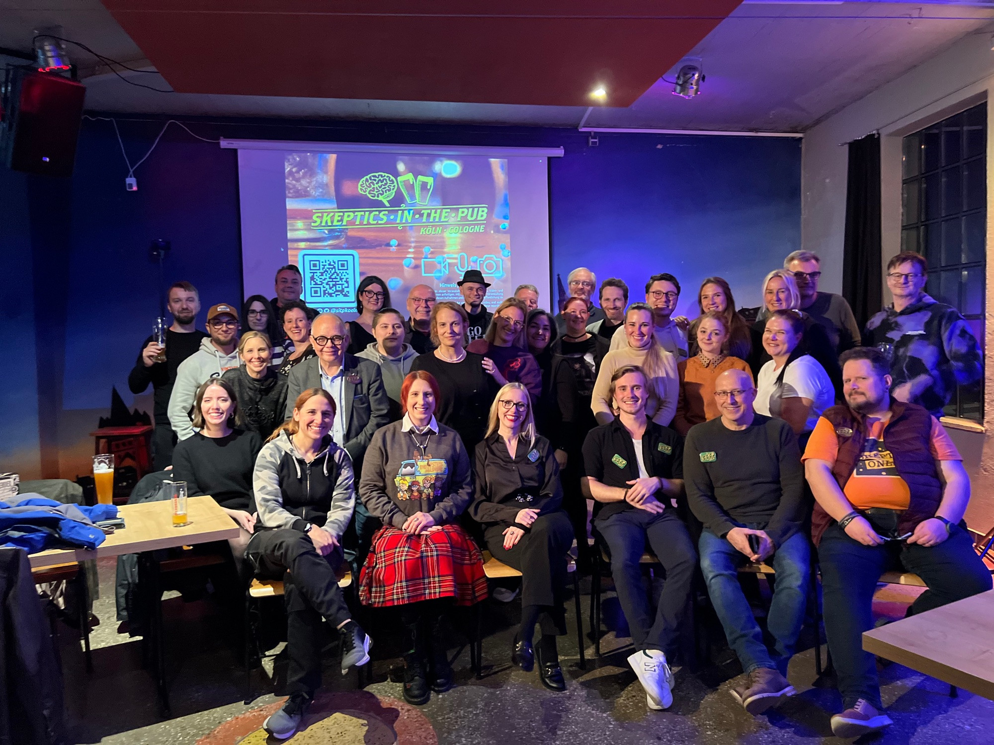 Gruppenbild beim SitP-Köln-Vortrag von Ruth Habeland