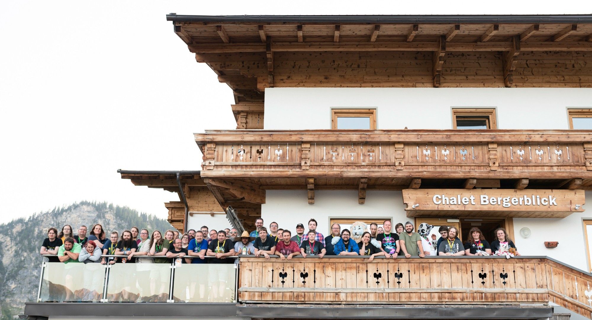 Group-photo of the LSF2023. In the background the venue "Chalet Bergerblick"