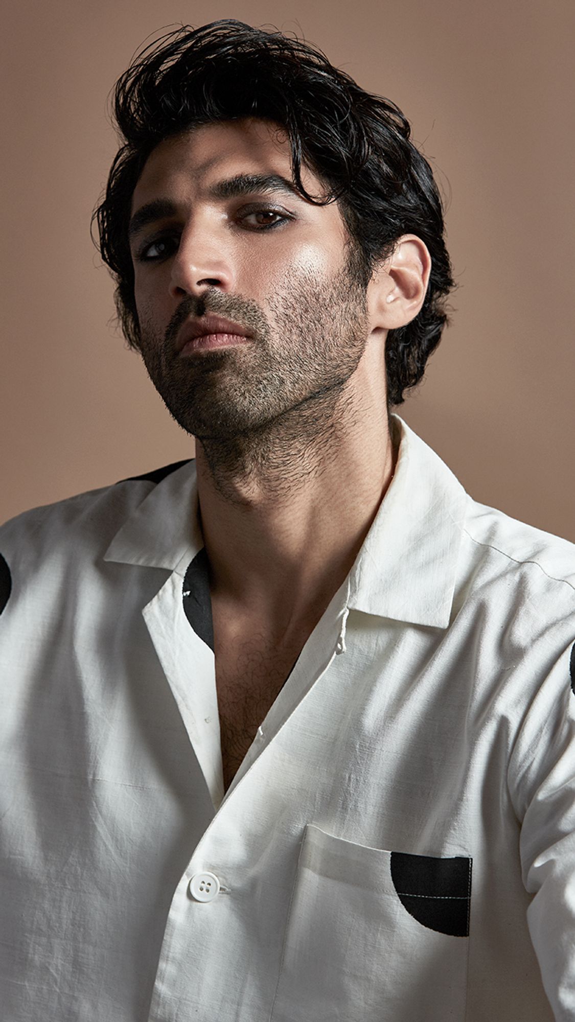 Aditya Roy Kapur wearing dark liner on his lower lashline