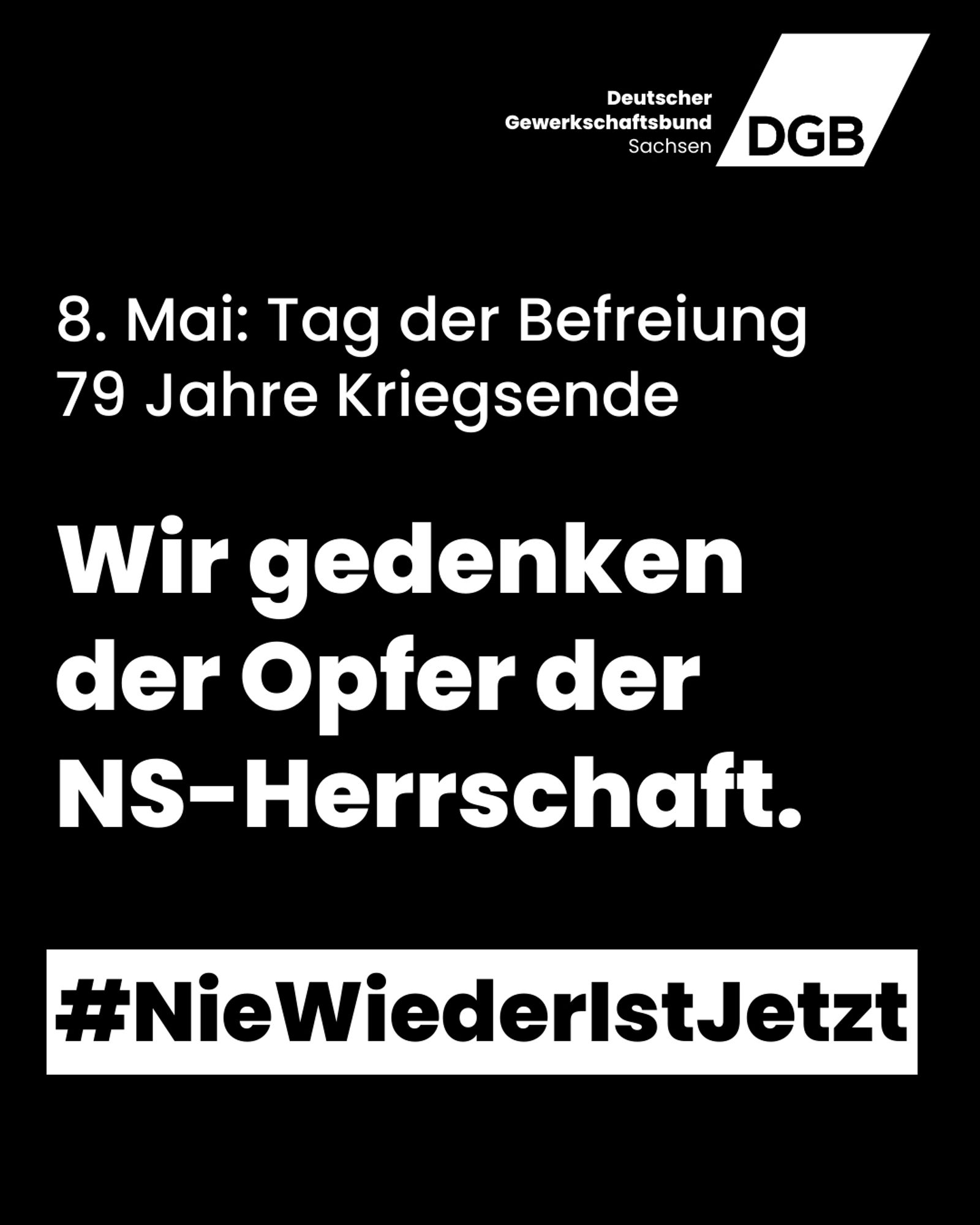 Auf der schwarzen Kachel steht in weißer Schrift: 8. Mai: Tag der Befreiung. 79 Jahre Kriegsende. Wir gedenken der Opfer der NS-Herrschaft. #NieWiederIstJetzt