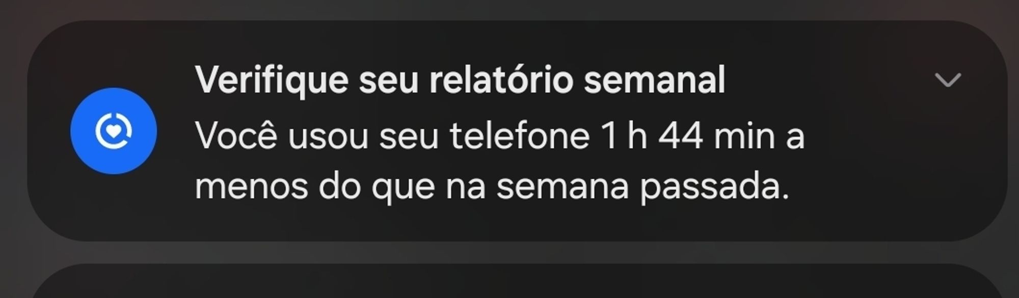 Print de uma notificação do celular:
"Verifique seu relatório semanal
Você usou seu telefone 1 h 44 min a menos do que na semana passada."