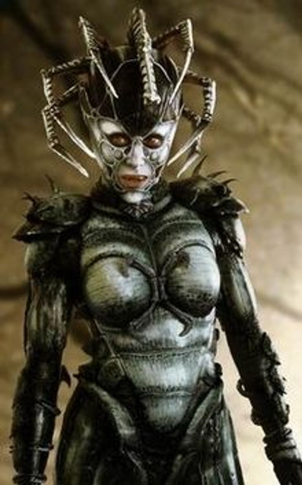 Natira from Farscape who has very revealing shell-like exoskeleton with spikes on her shoulders and sharp claw appendages on her head that she uses to take out folks' eyes.