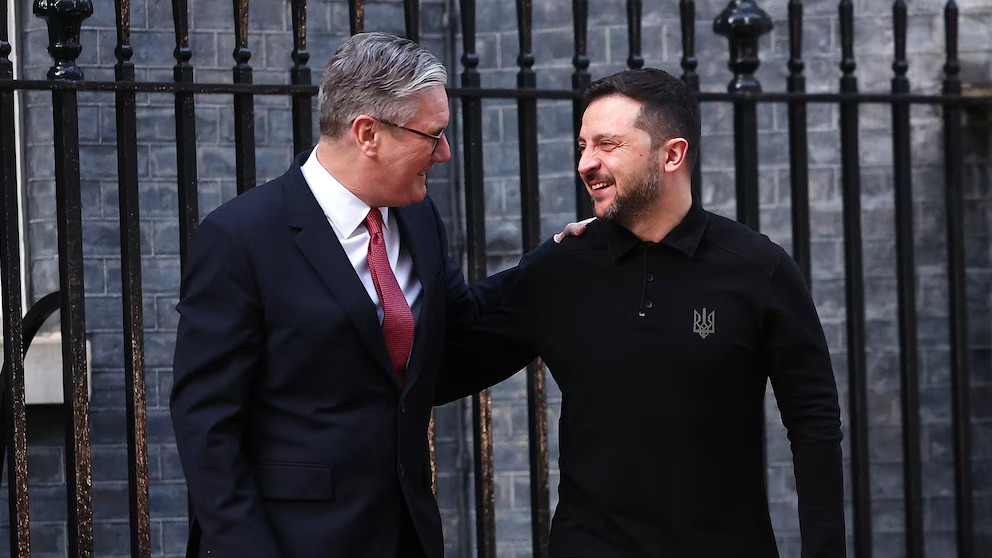 Starmer starstruck by Zelenskyy, having a great time