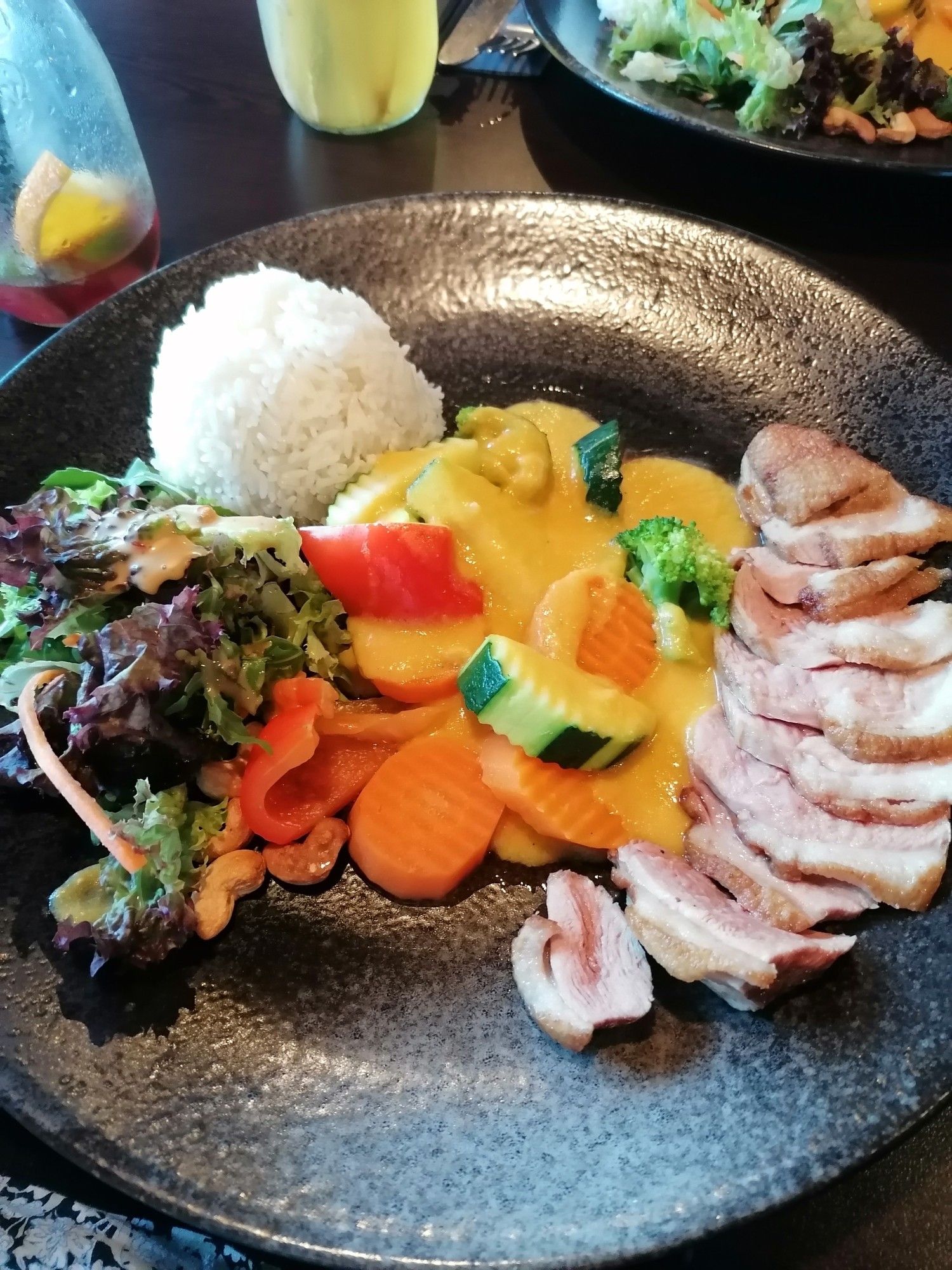 Ente mit Mango Cocos Soße und Gemüse