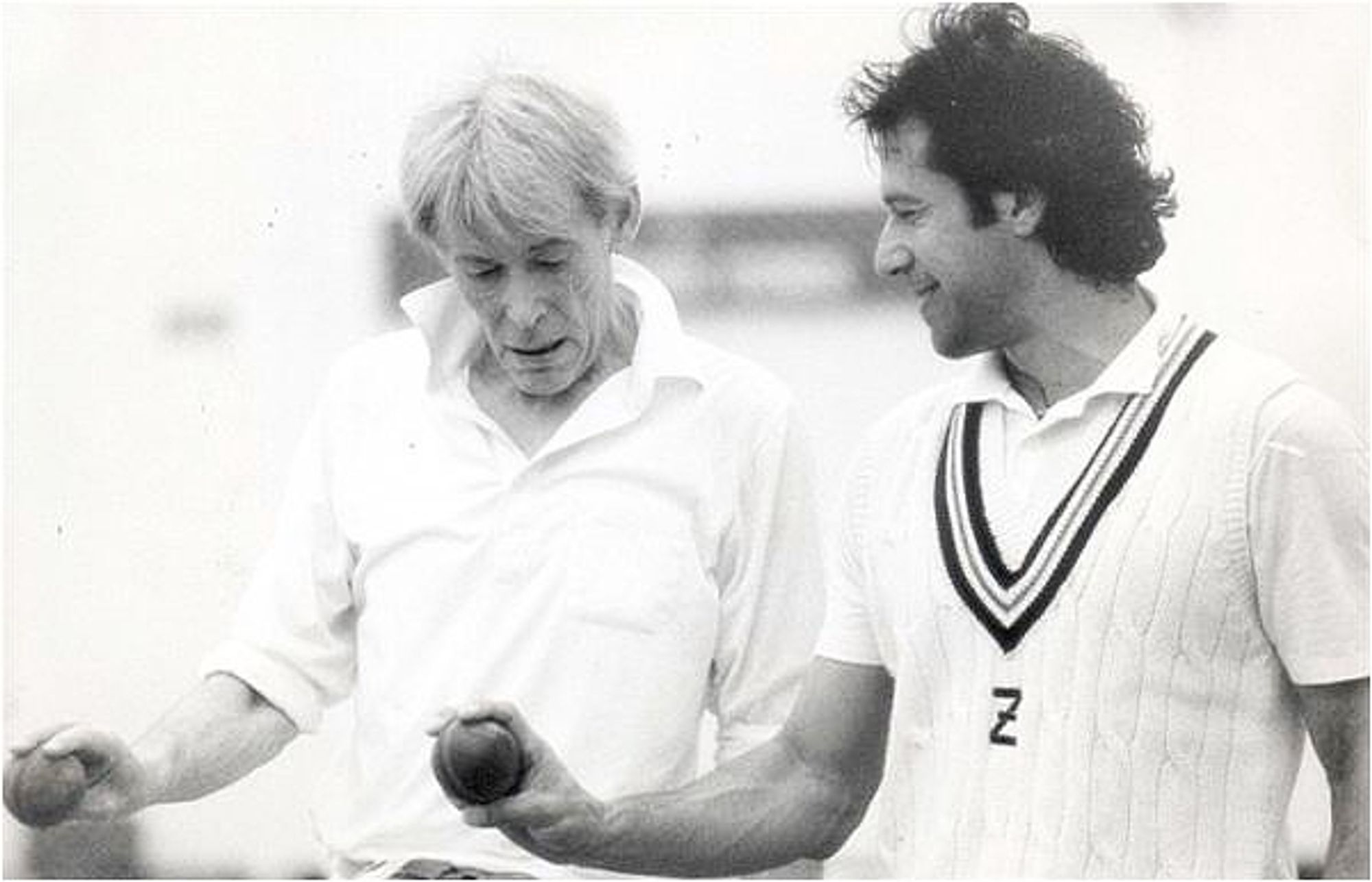 Peter O'Toole discusses the art of bowling with Imran Khan in the Lord's Indoor School