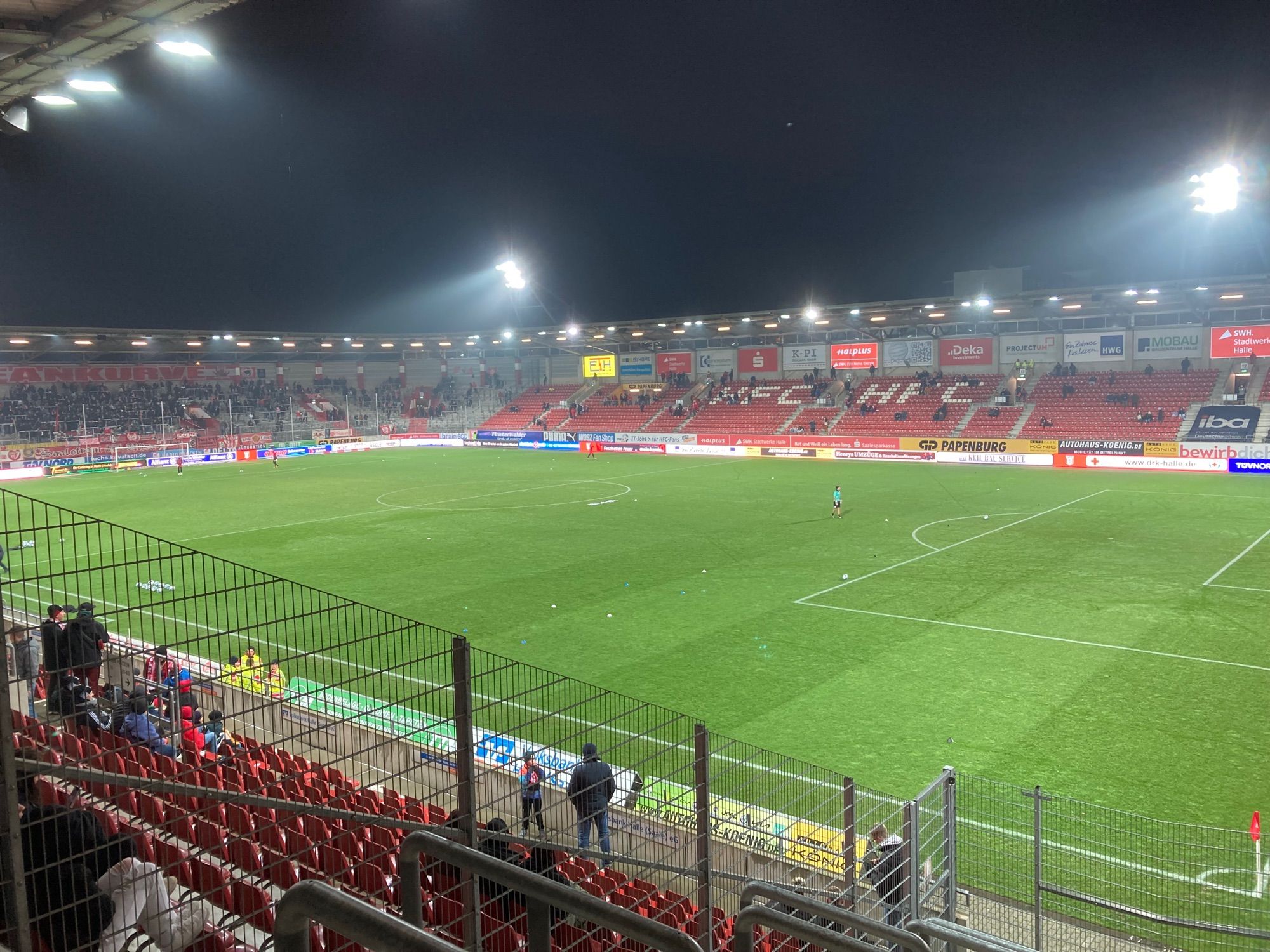 Blick ins noch leere Stadion des Halleschen FC