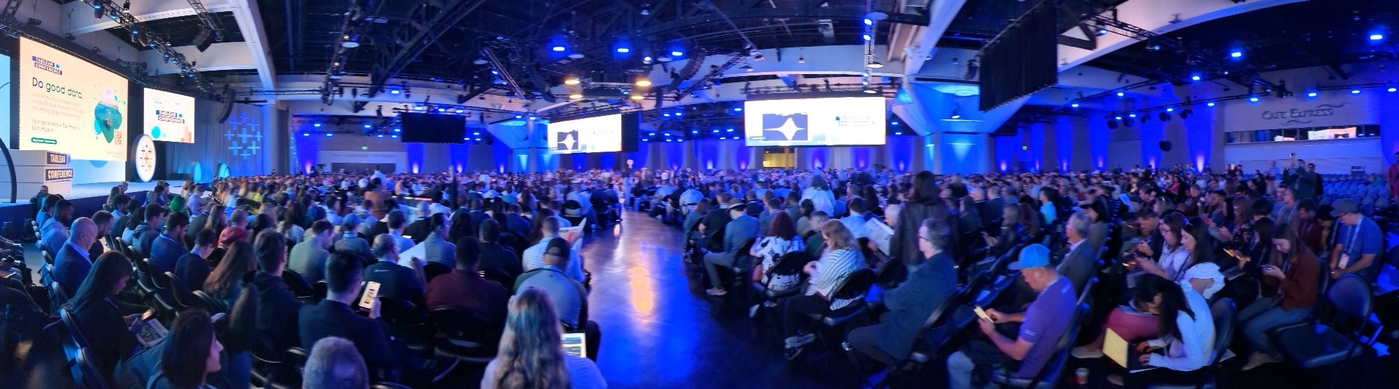 Wide panorama of about 15000 people at Tableau conference keynote