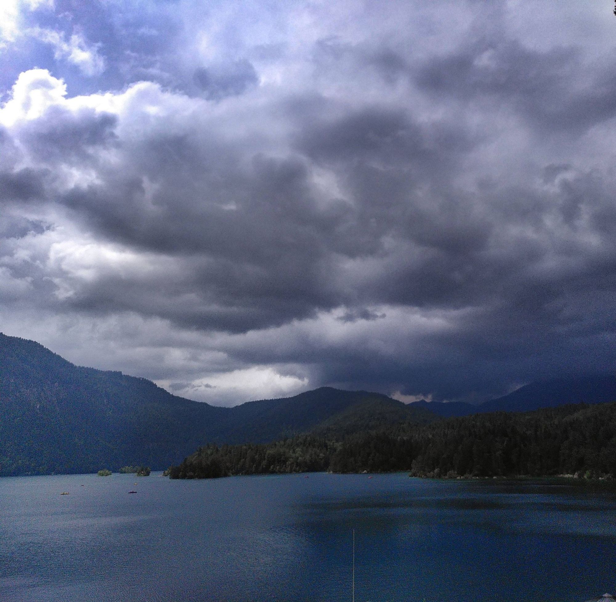 Gewitterwolken über dem Eibsee